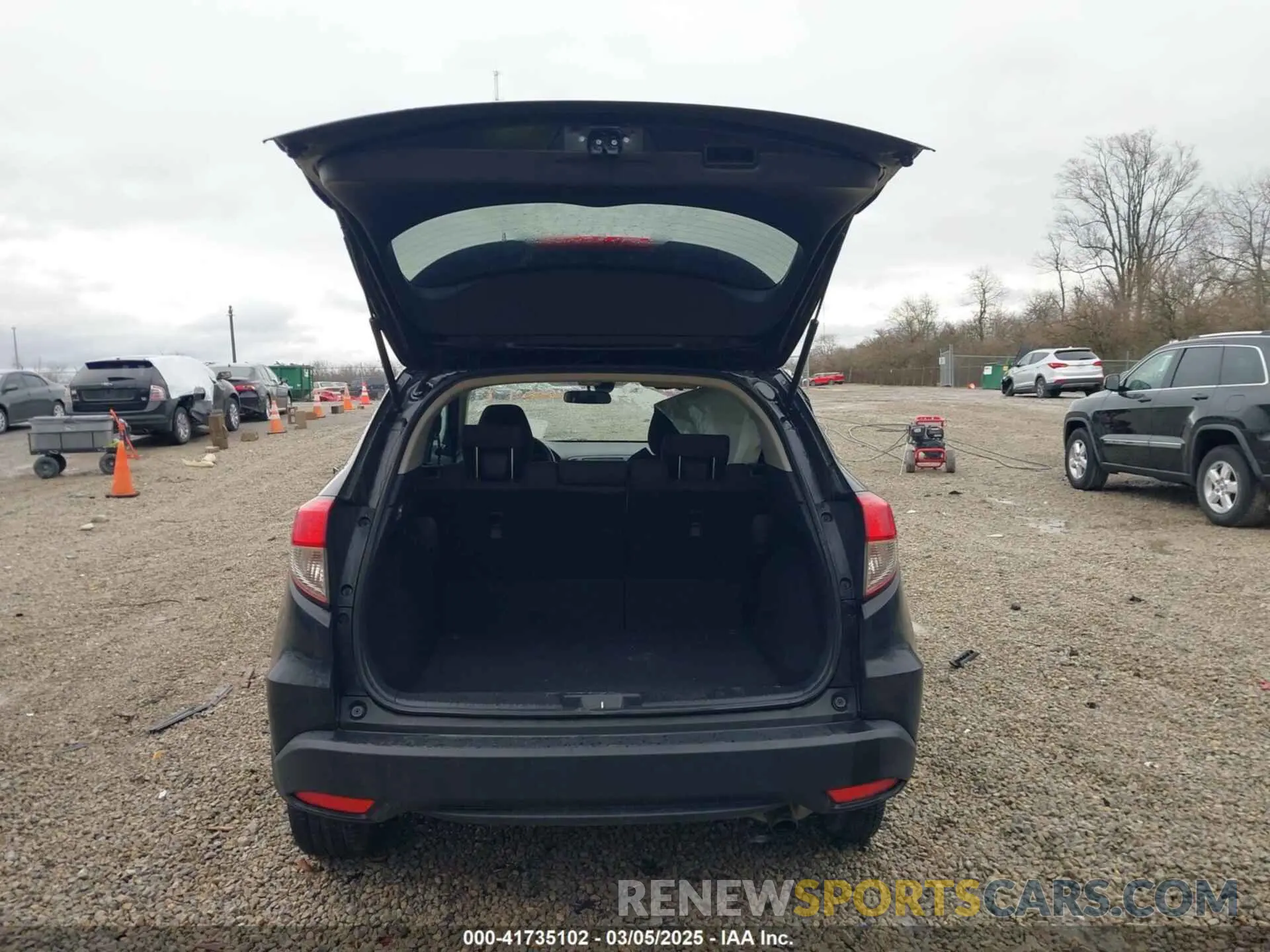 17 Photograph of a damaged car 3CZRU6H50MM717686 HONDA HR-V 2021