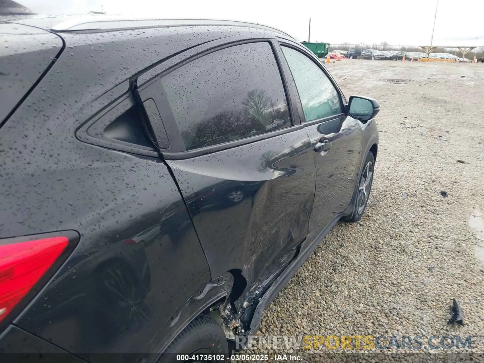 19 Photograph of a damaged car 3CZRU6H50MM717686 HONDA HR-V 2021