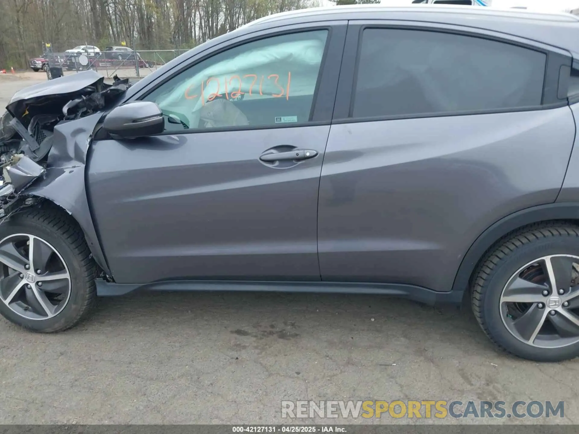 14 Photograph of a damaged car 3CZRU6H51MM720595 HONDA HR-V 2021