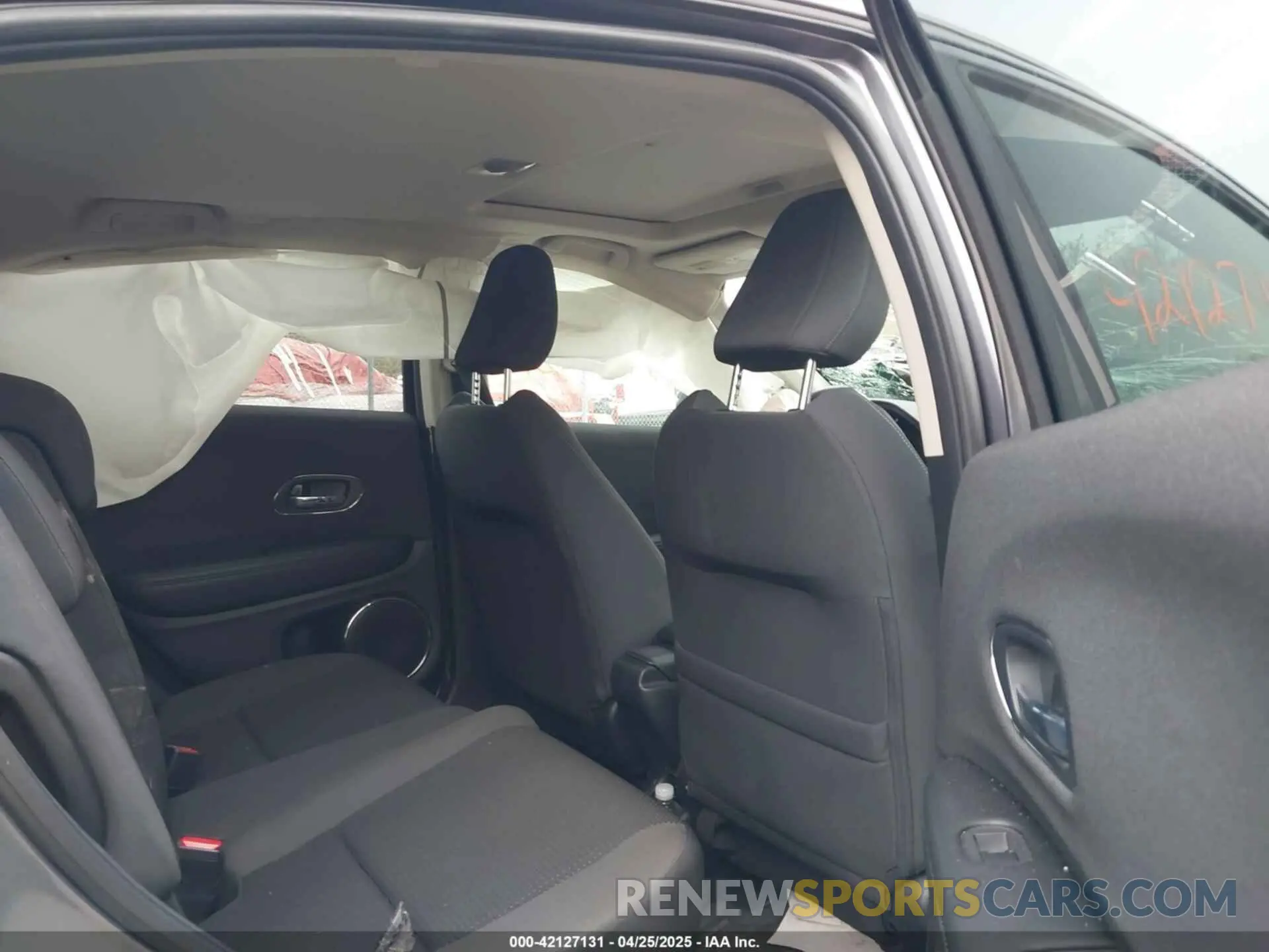 8 Photograph of a damaged car 3CZRU6H51MM720595 HONDA HR-V 2021
