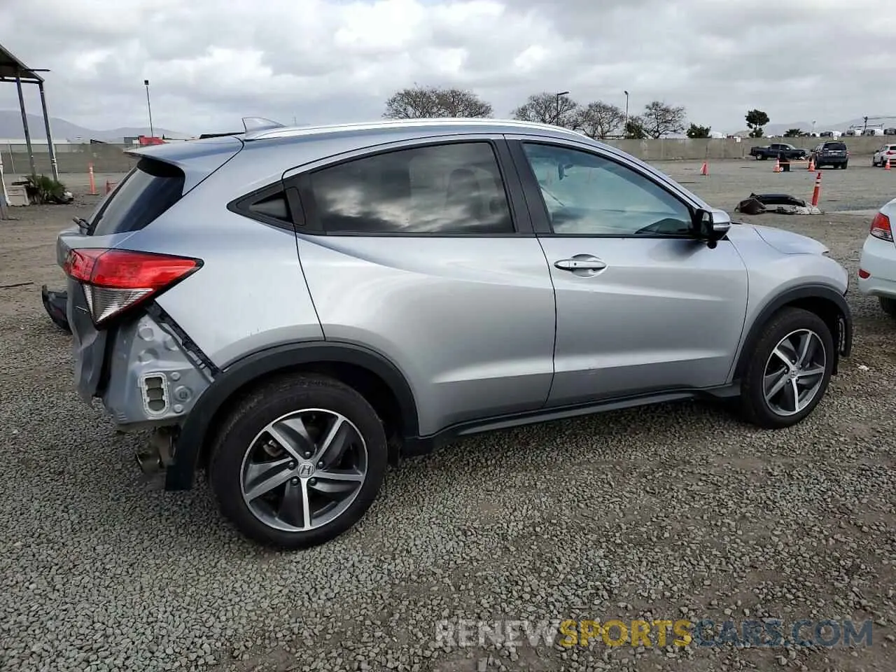 3 Photograph of a damaged car 3CZRU6H51MM745223 HONDA HR-V 2021