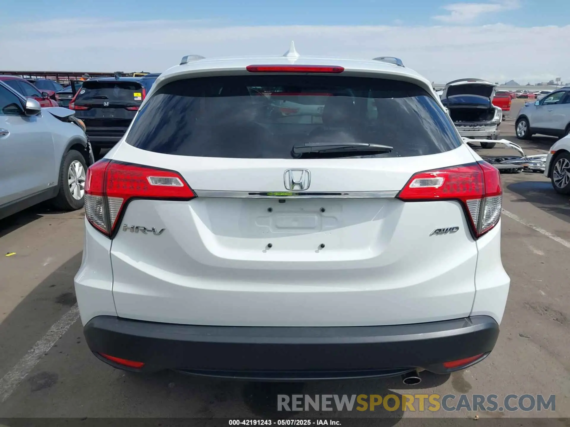 17 Photograph of a damaged car 3CZRU6H52MM752388 HONDA HR-V 2021