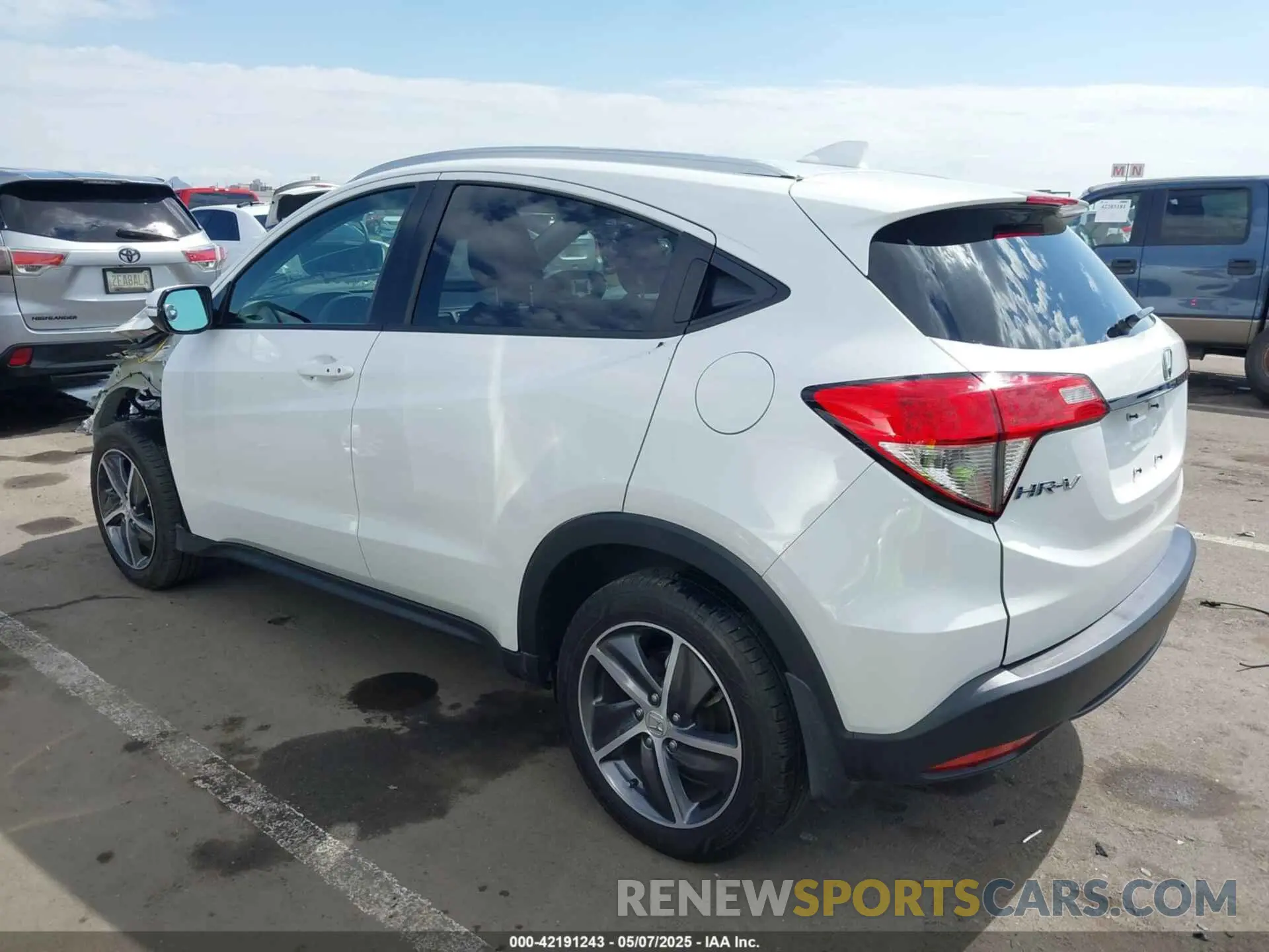 3 Photograph of a damaged car 3CZRU6H52MM752388 HONDA HR-V 2021