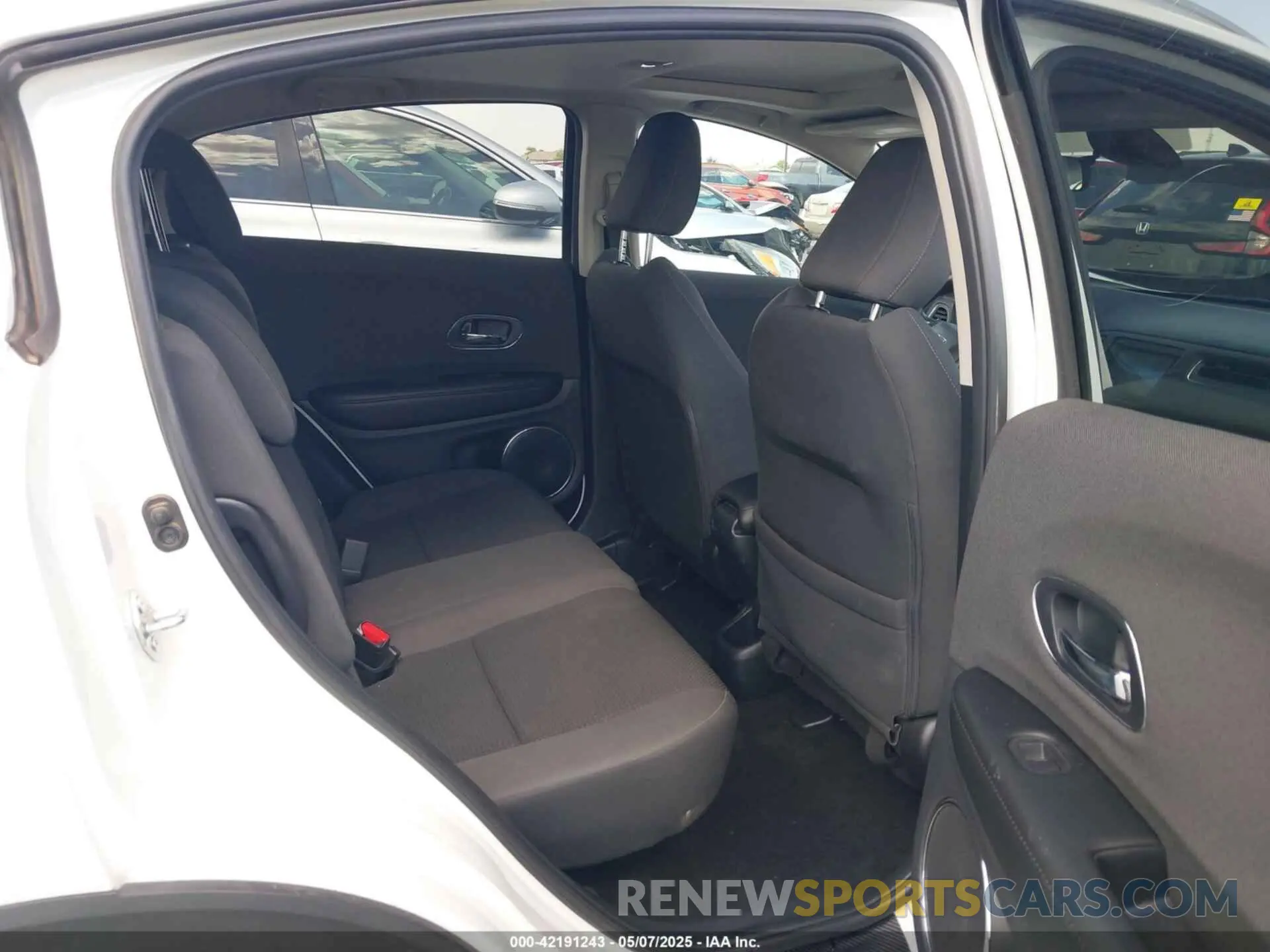 8 Photograph of a damaged car 3CZRU6H52MM752388 HONDA HR-V 2021