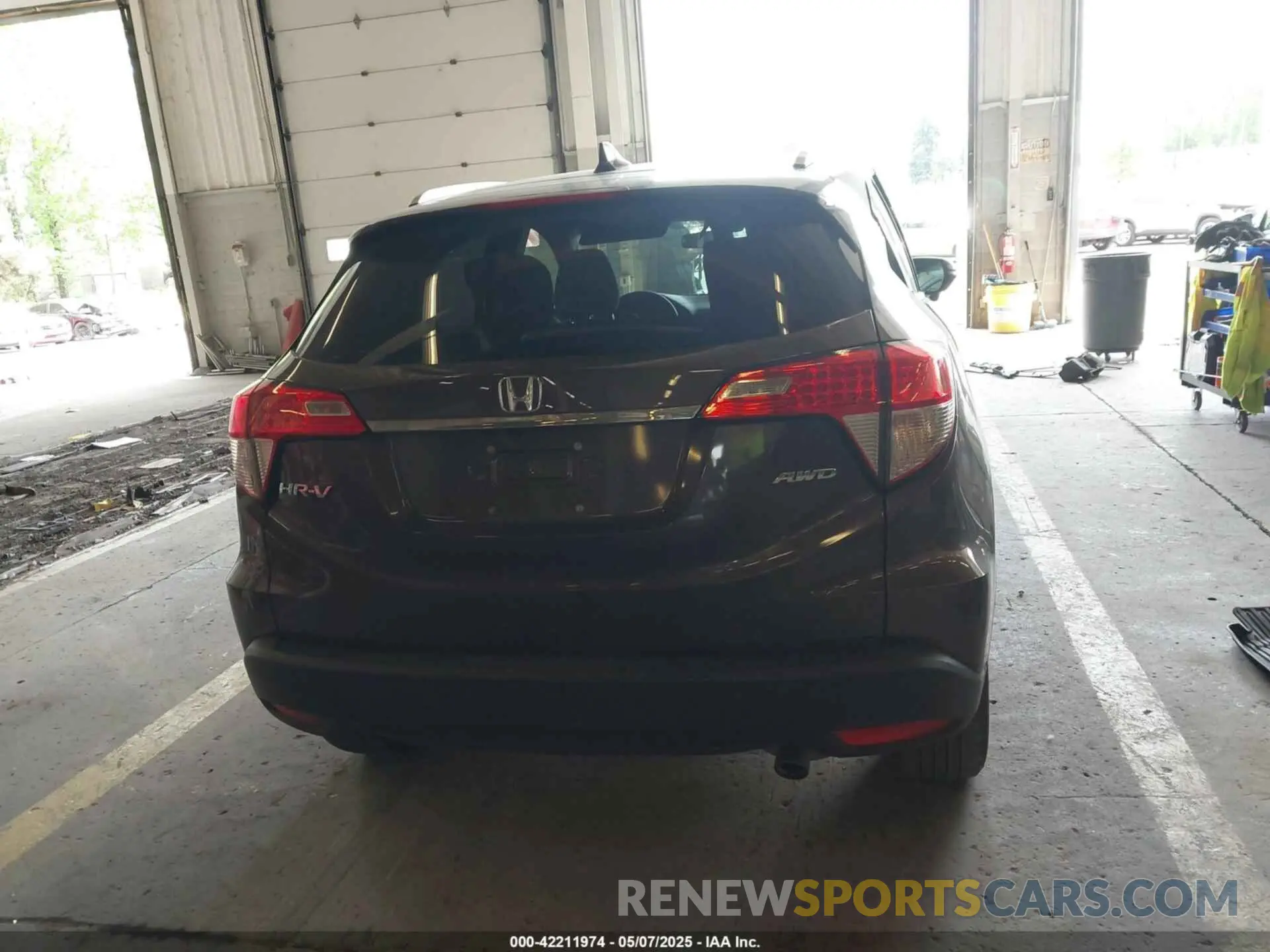 16 Photograph of a damaged car 3CZRU6H53MM740279 HONDA HR-V 2021