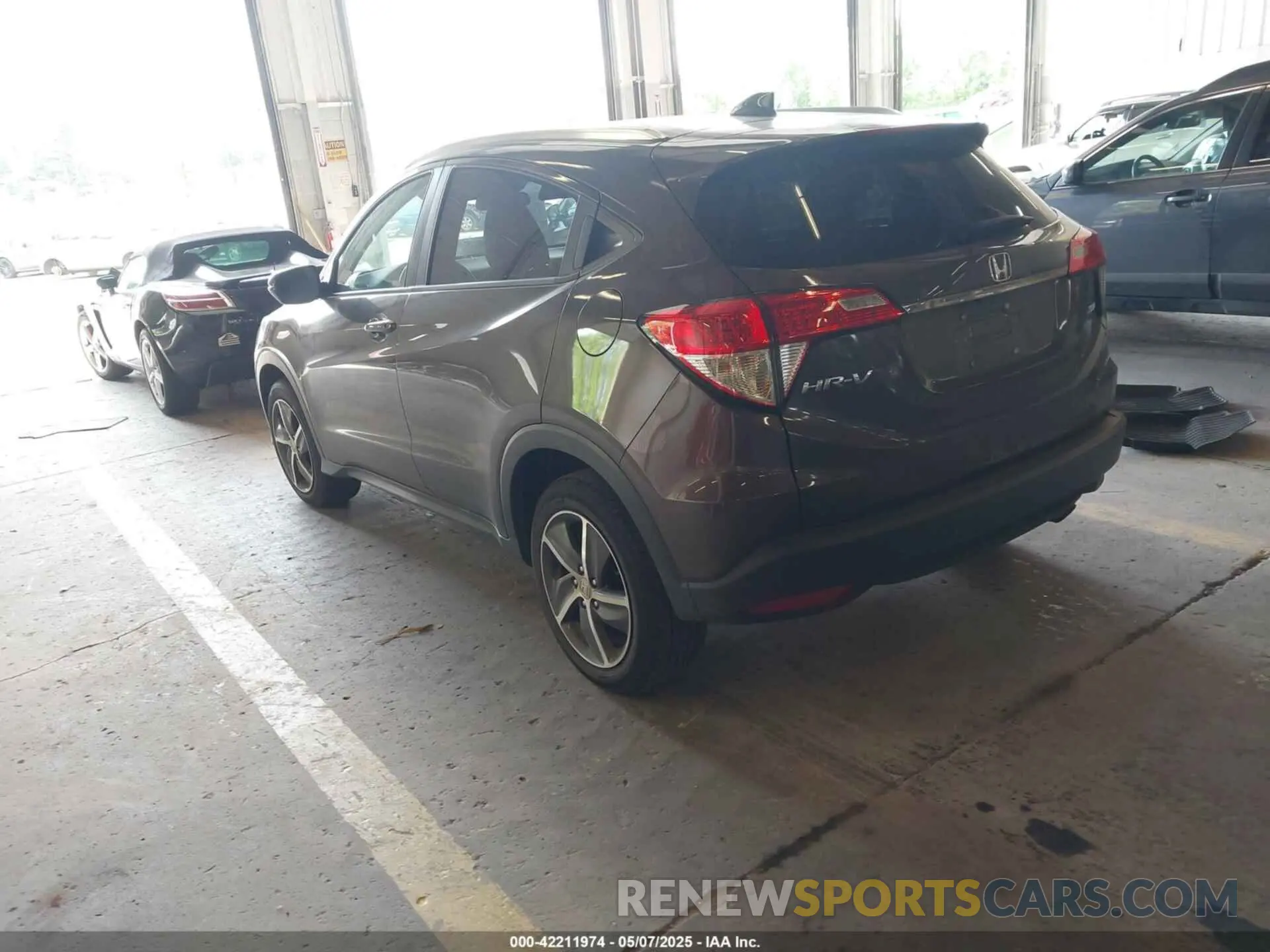 3 Photograph of a damaged car 3CZRU6H53MM740279 HONDA HR-V 2021