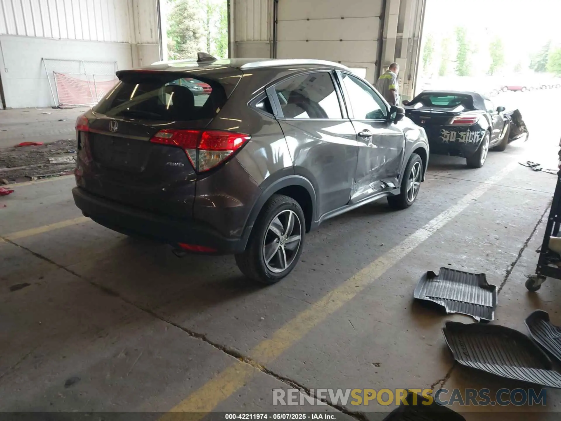 4 Photograph of a damaged car 3CZRU6H53MM740279 HONDA HR-V 2021