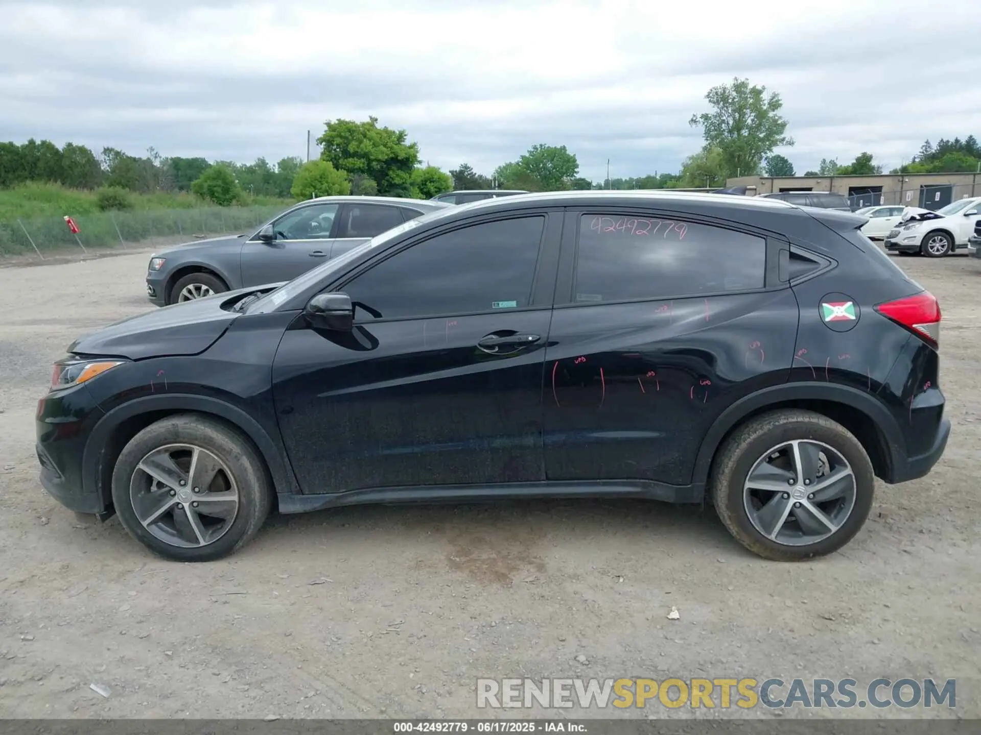 14 Photograph of a damaged car 3CZRU6H54MM712023 HONDA HR-V 2021