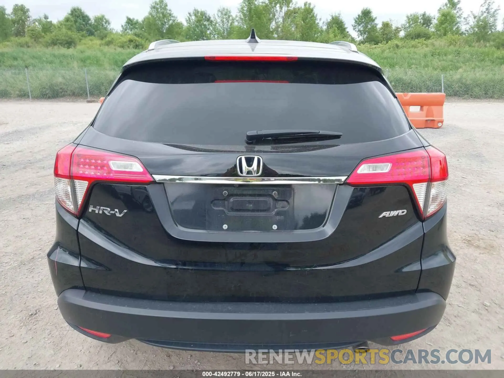 16 Photograph of a damaged car 3CZRU6H54MM712023 HONDA HR-V 2021