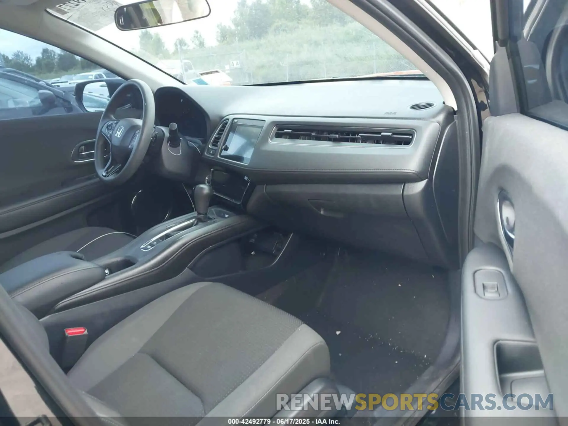 5 Photograph of a damaged car 3CZRU6H54MM712023 HONDA HR-V 2021