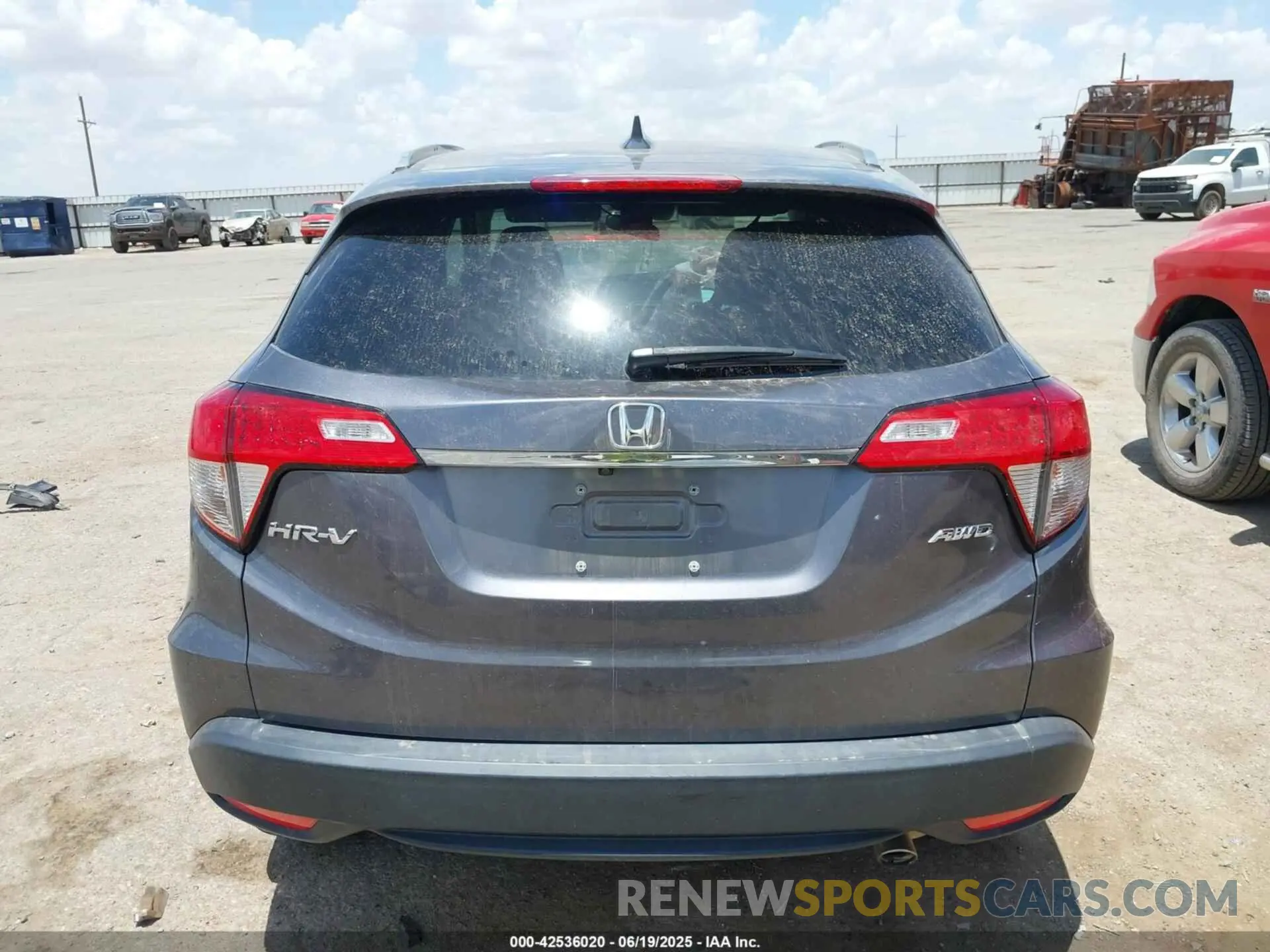 16 Photograph of a damaged car 3CZRU6H54MM752375 HONDA HR-V 2021
