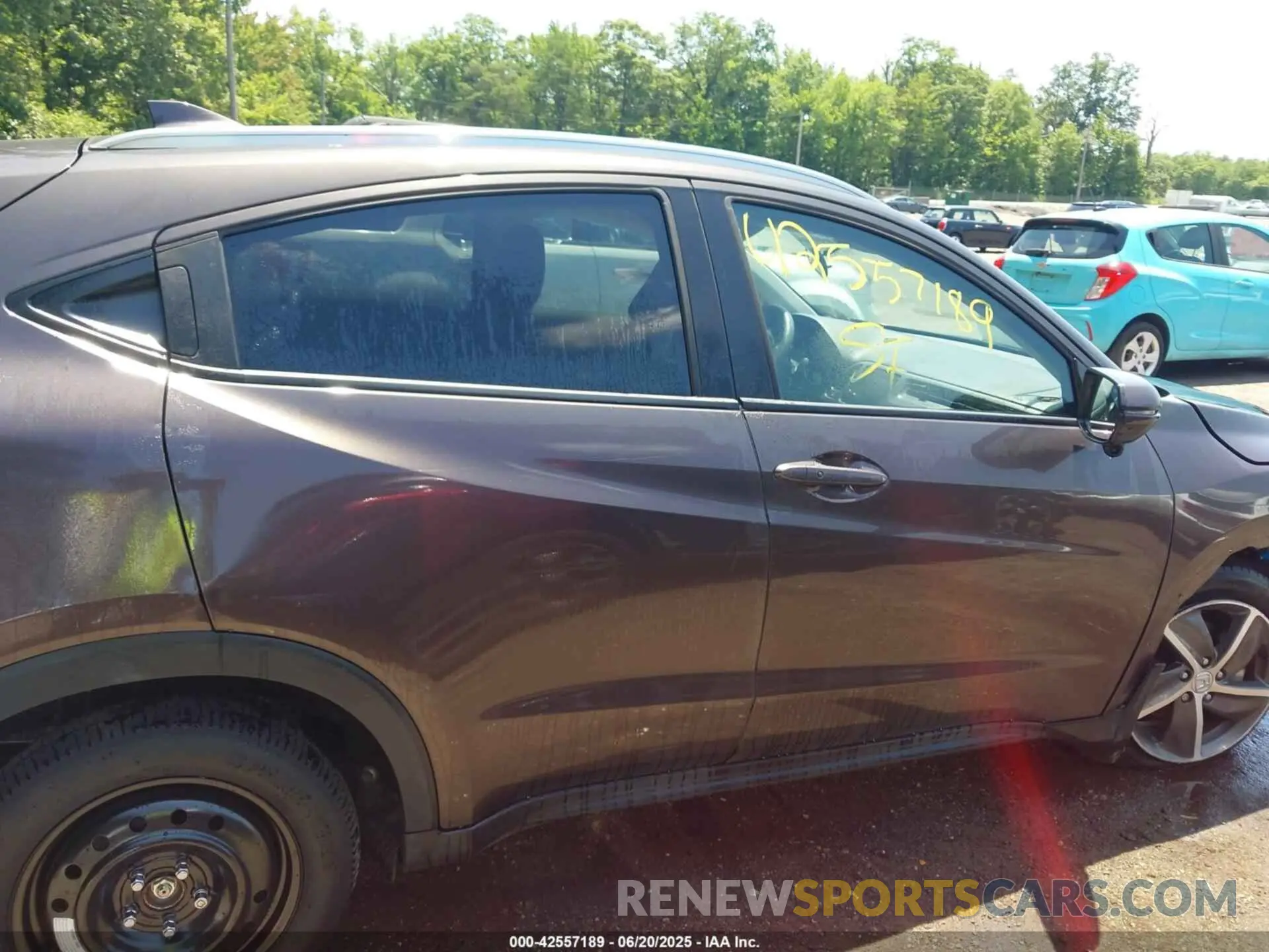 14 Photograph of a damaged car 3CZRU6H55MM726187 HONDA HR-V 2021