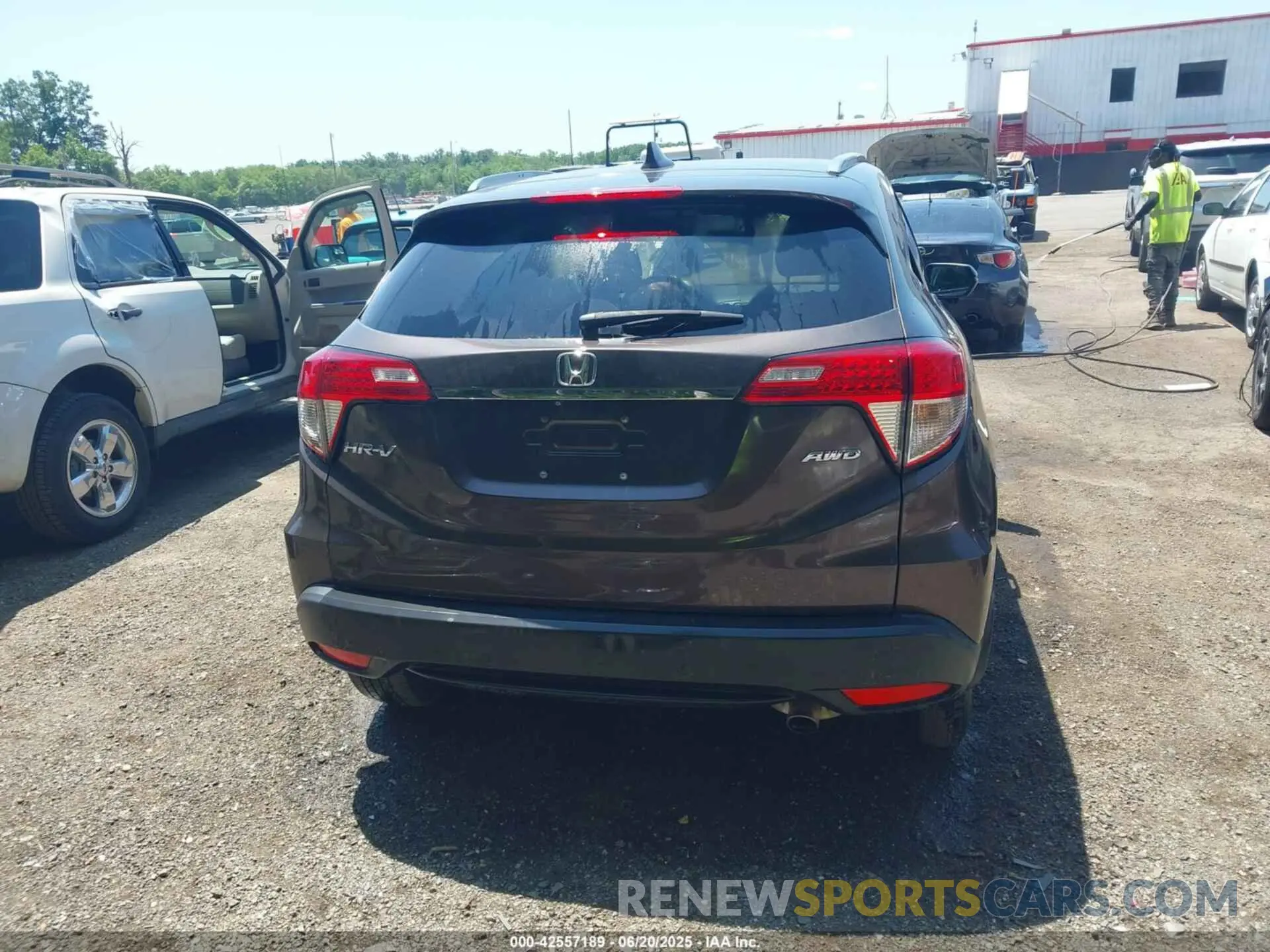 17 Photograph of a damaged car 3CZRU6H55MM726187 HONDA HR-V 2021