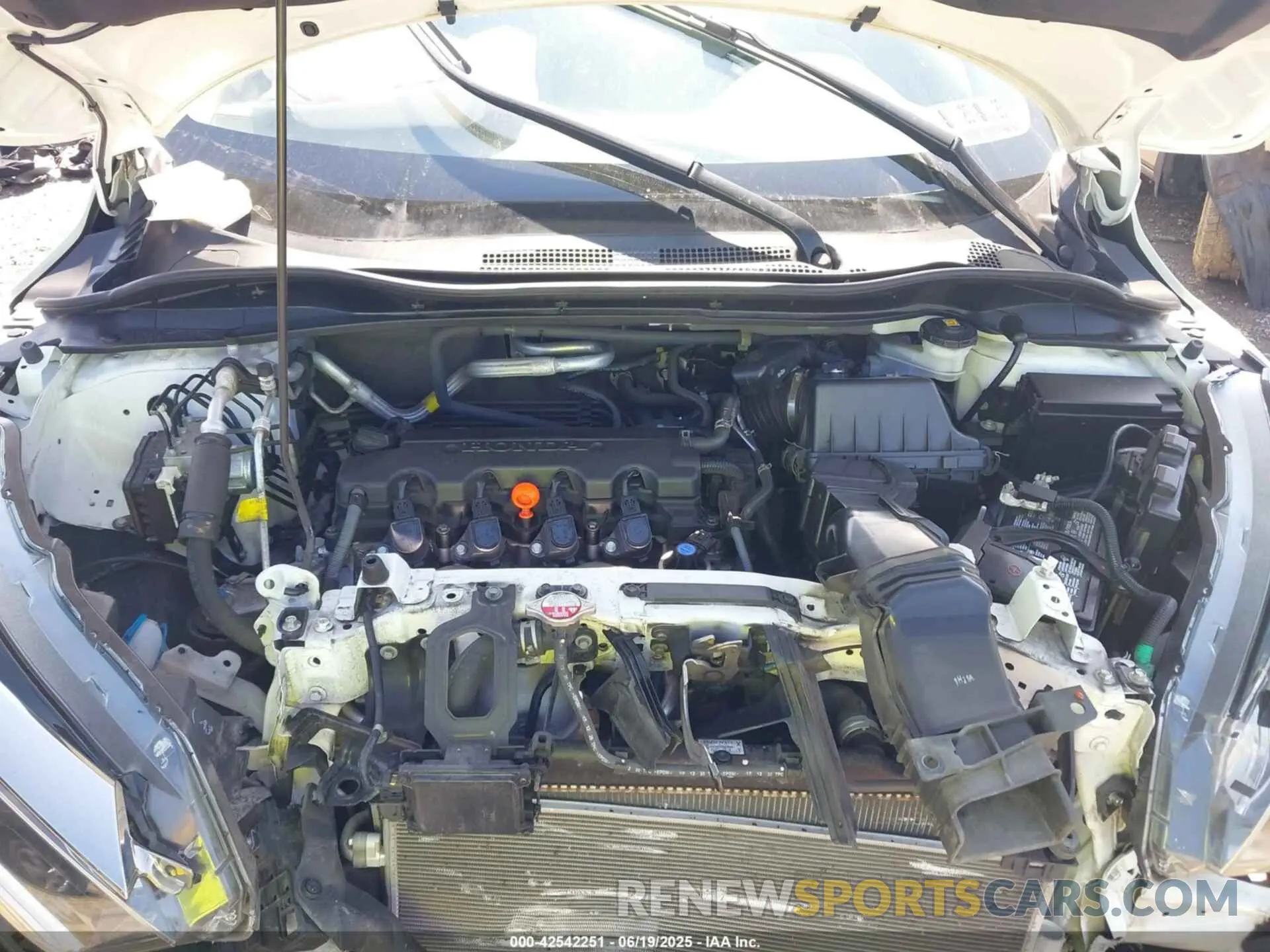 10 Photograph of a damaged car 3CZRU6H55MM756676 HONDA HR-V 2021
