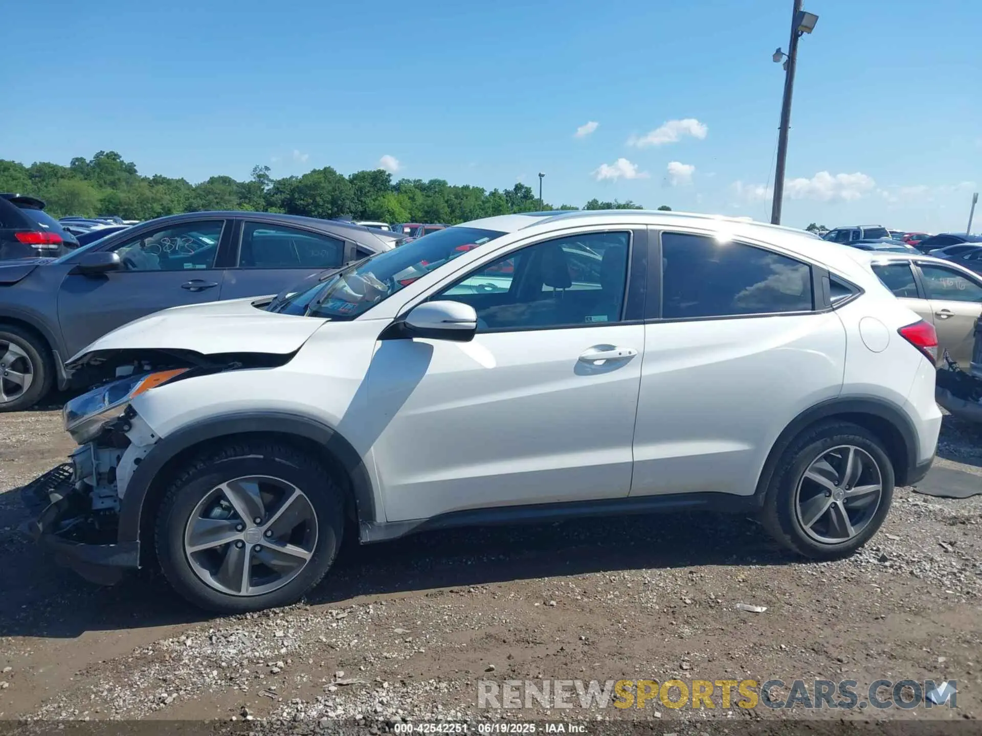 15 Photograph of a damaged car 3CZRU6H55MM756676 HONDA HR-V 2021