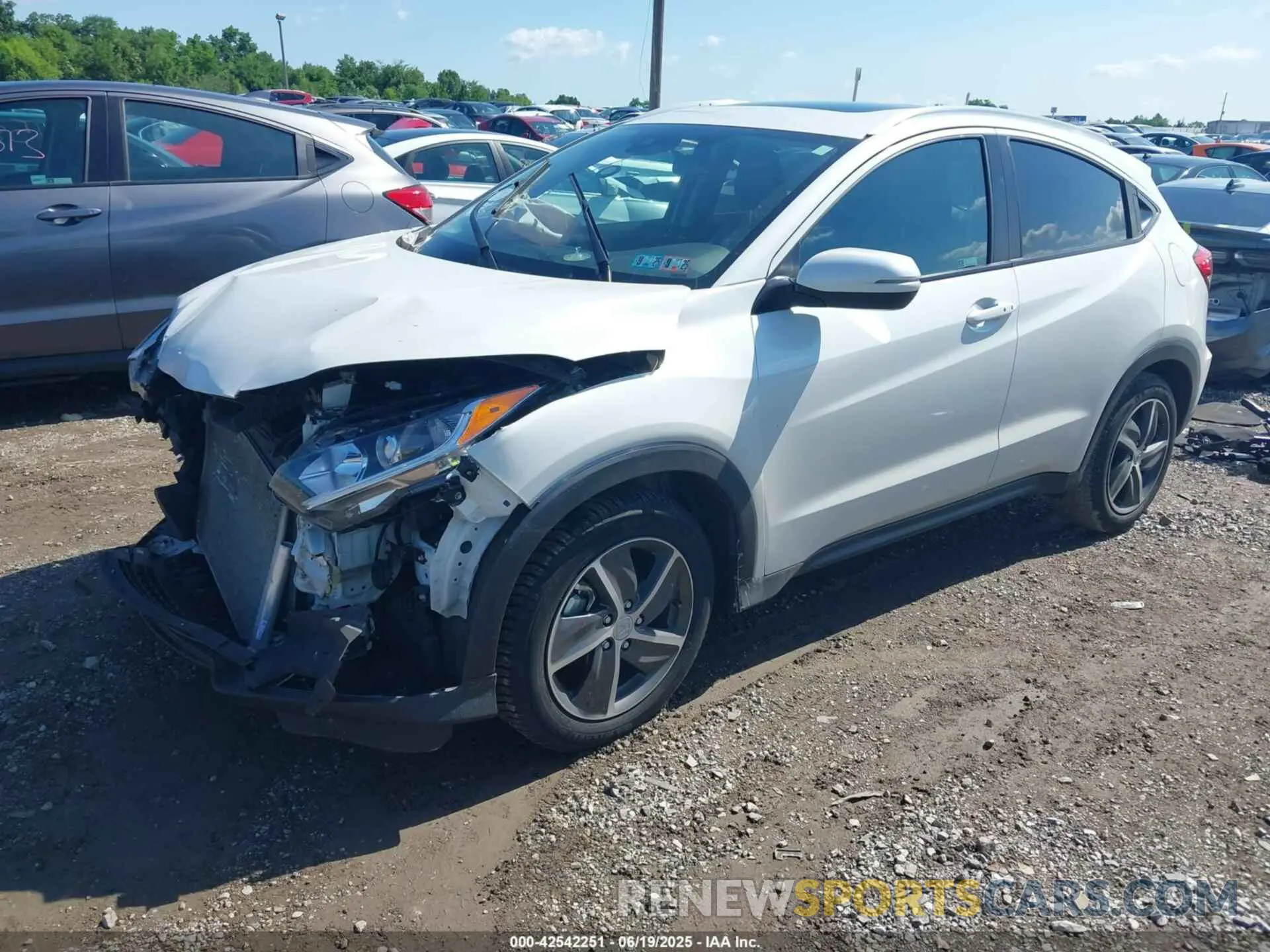2 Photograph of a damaged car 3CZRU6H55MM756676 HONDA HR-V 2021