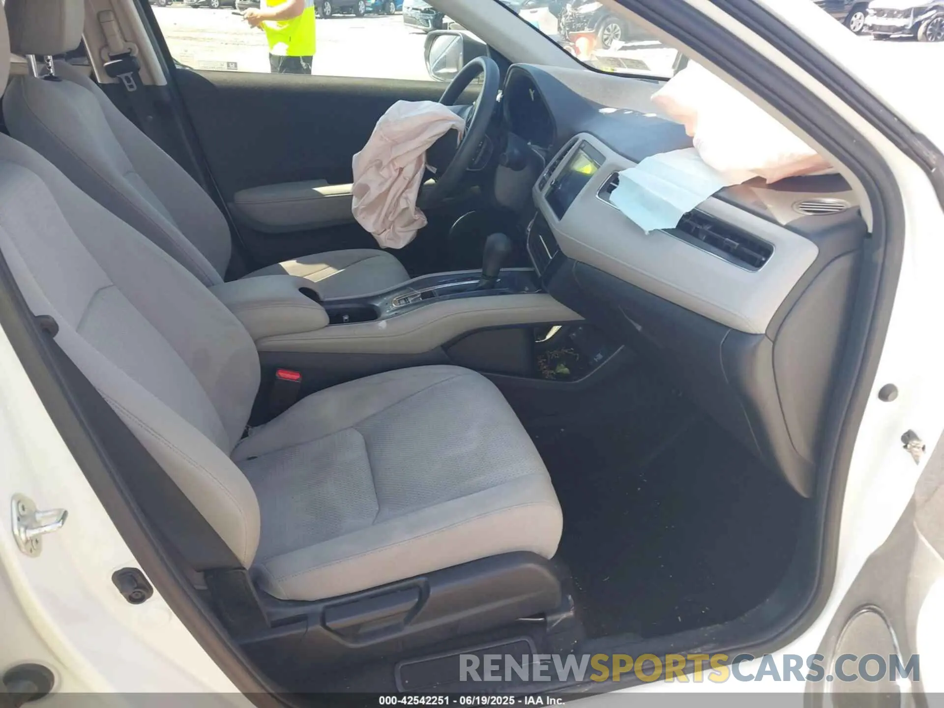 5 Photograph of a damaged car 3CZRU6H55MM756676 HONDA HR-V 2021