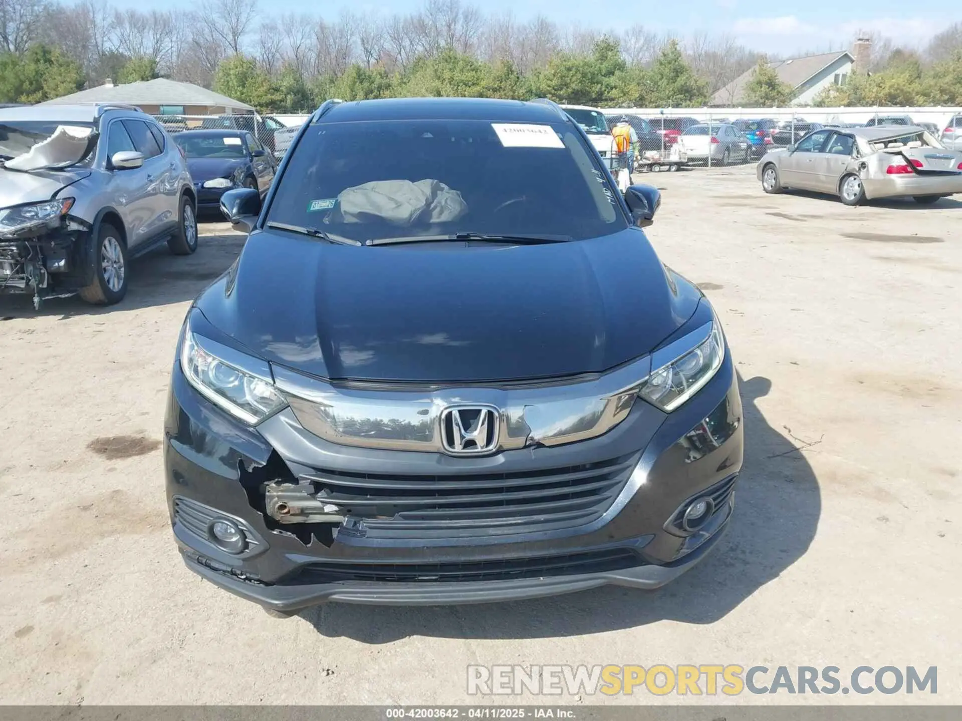 12 Photograph of a damaged car 3CZRU6H56MM704375 HONDA HR-V 2021