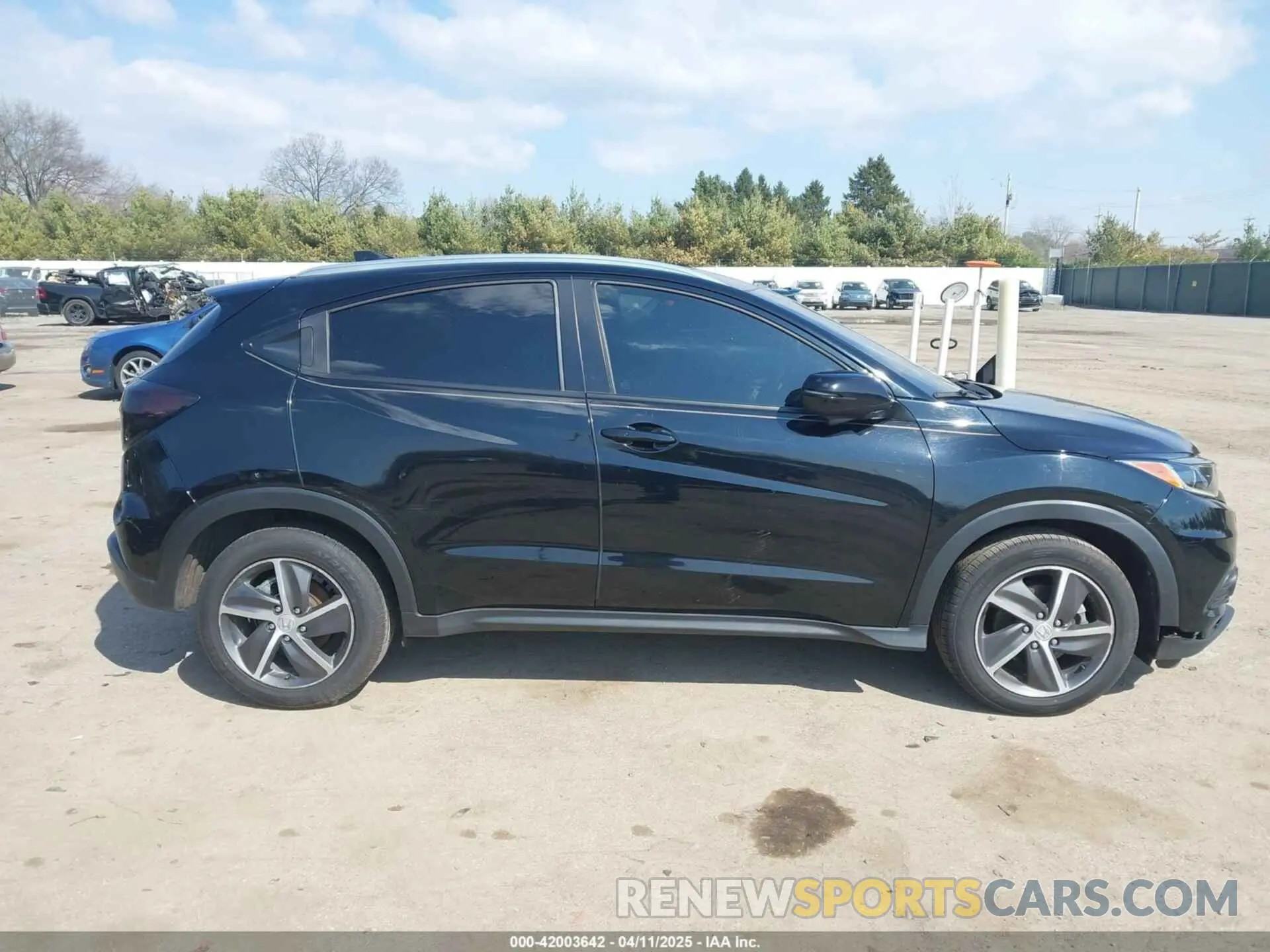13 Photograph of a damaged car 3CZRU6H56MM704375 HONDA HR-V 2021