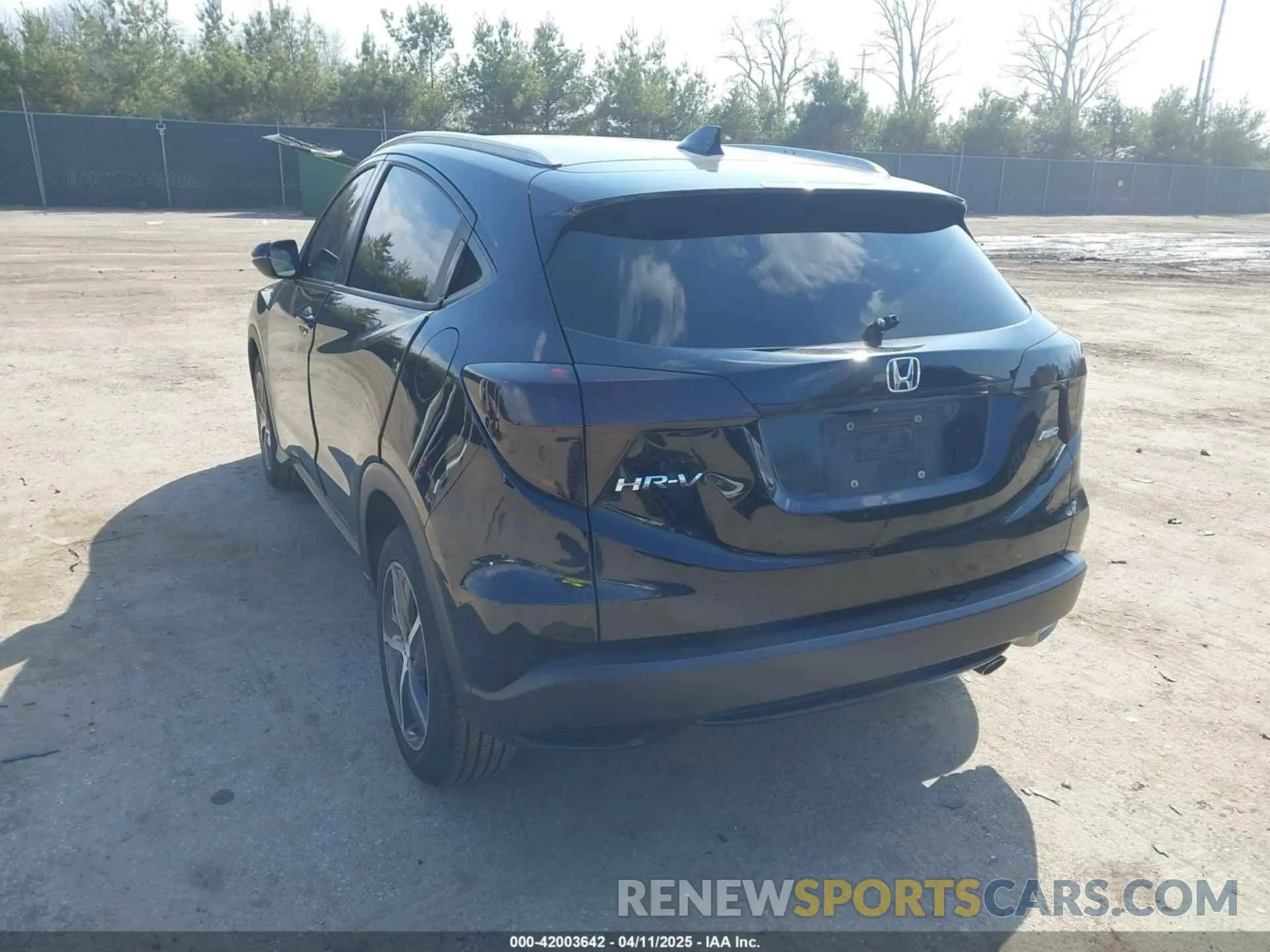 3 Photograph of a damaged car 3CZRU6H56MM704375 HONDA HR-V 2021