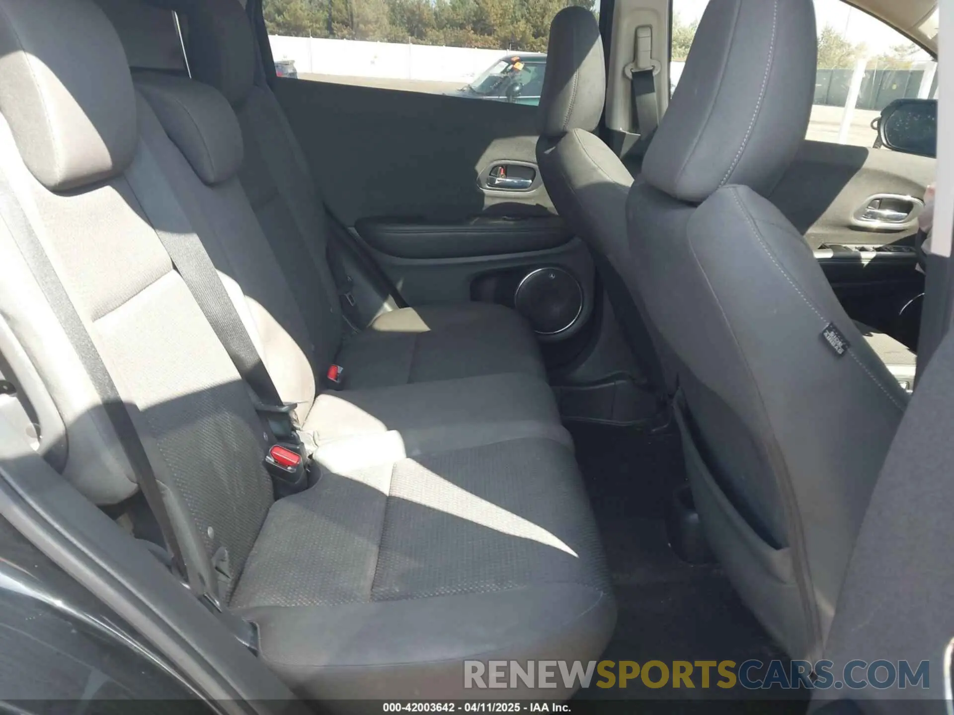 8 Photograph of a damaged car 3CZRU6H56MM704375 HONDA HR-V 2021