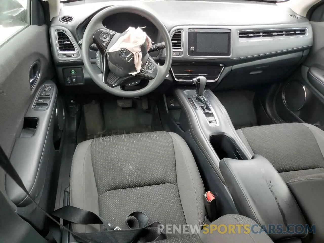 8 Photograph of a damaged car 3CZRU6H56MM717952 HONDA HR-V 2021