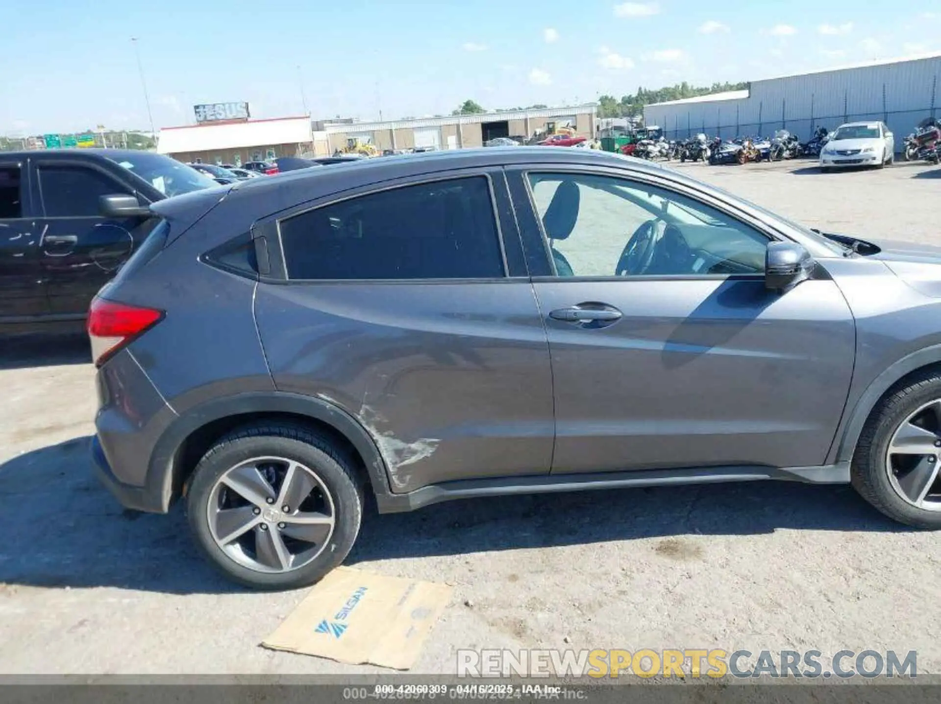 14 Photograph of a damaged car 3CZRU6H56MM742690 HONDA HR-V 2021