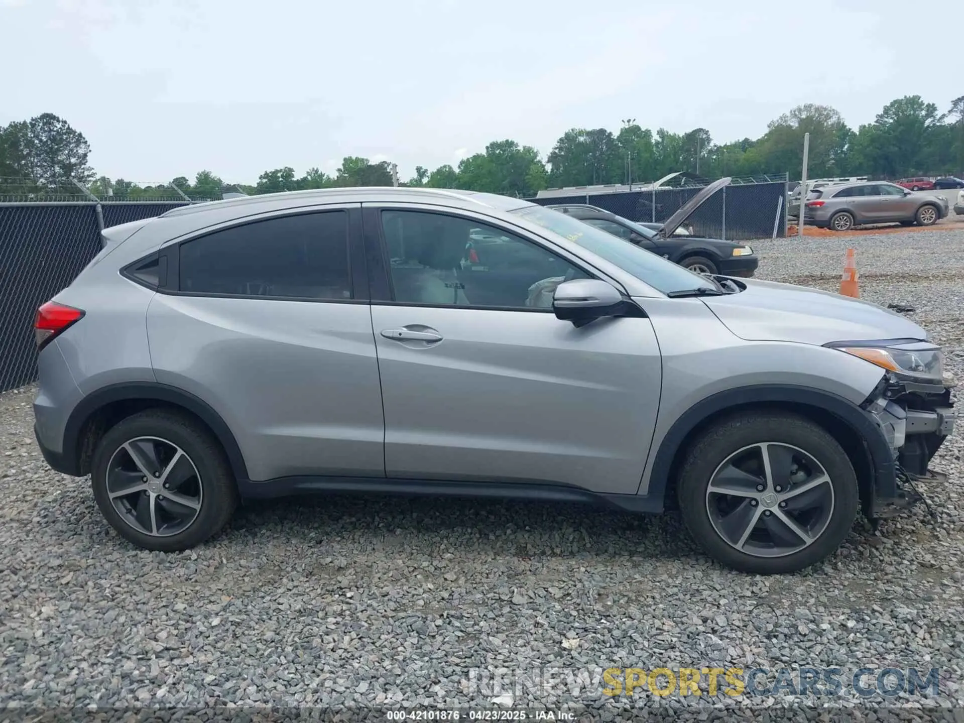 14 Photograph of a damaged car 3CZRU6H57MM702344 HONDA HR-V 2021