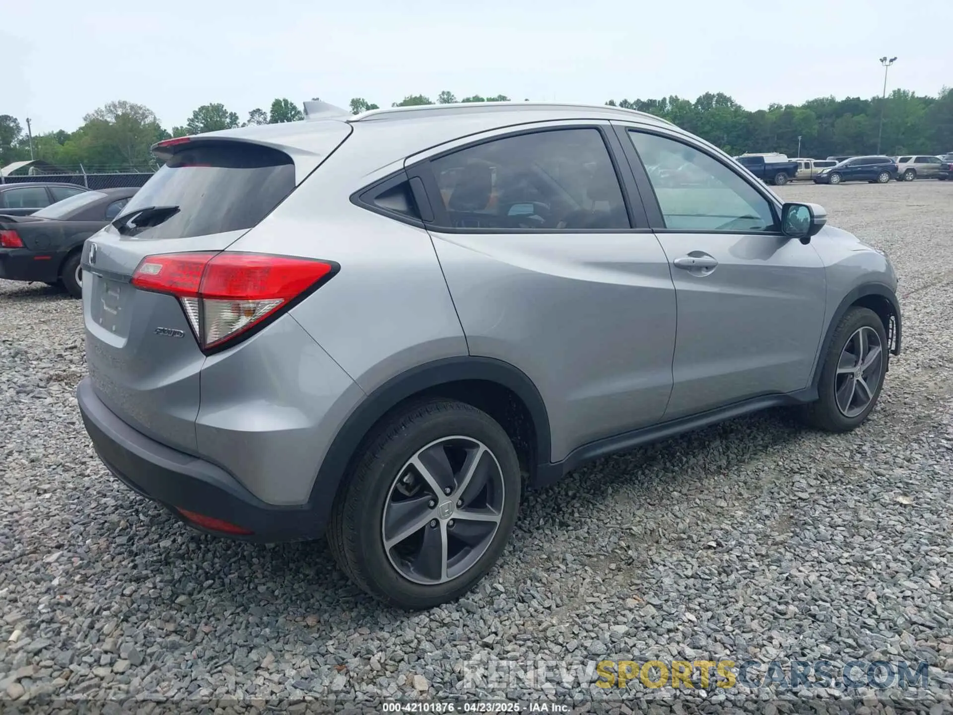 4 Photograph of a damaged car 3CZRU6H57MM702344 HONDA HR-V 2021