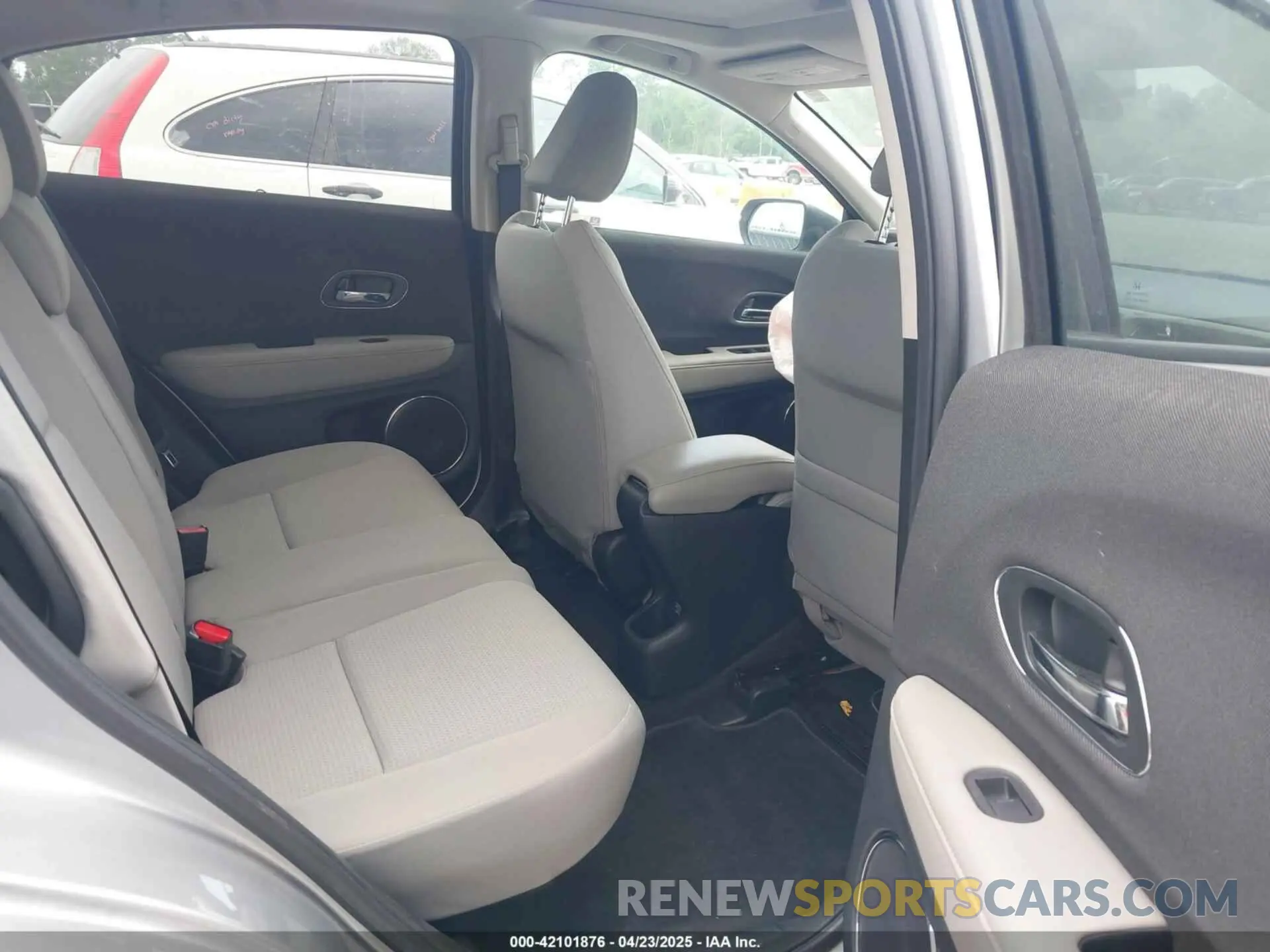 8 Photograph of a damaged car 3CZRU6H57MM702344 HONDA HR-V 2021