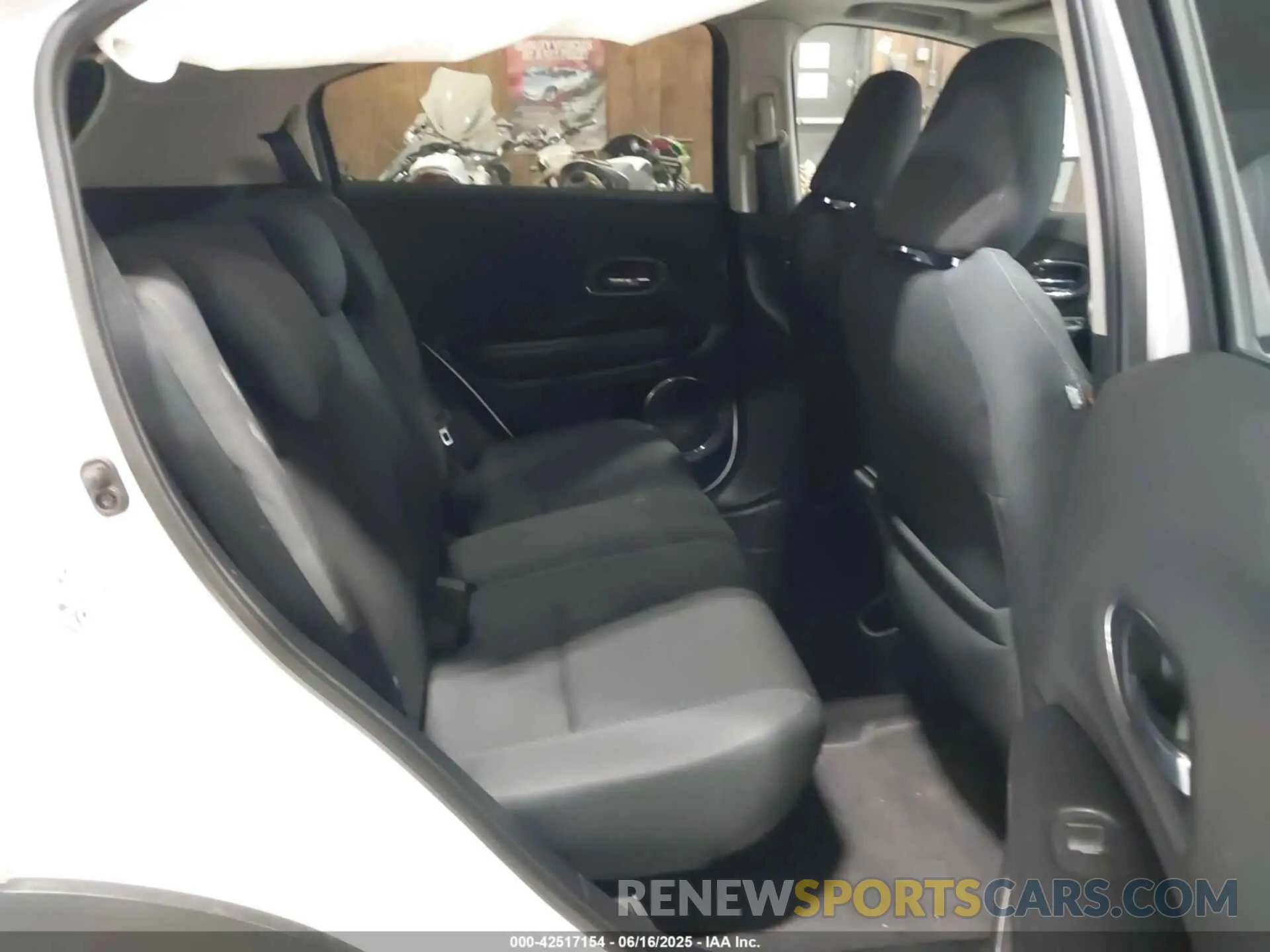 8 Photograph of a damaged car 3CZRU6H57MM712937 HONDA HR-V 2021
