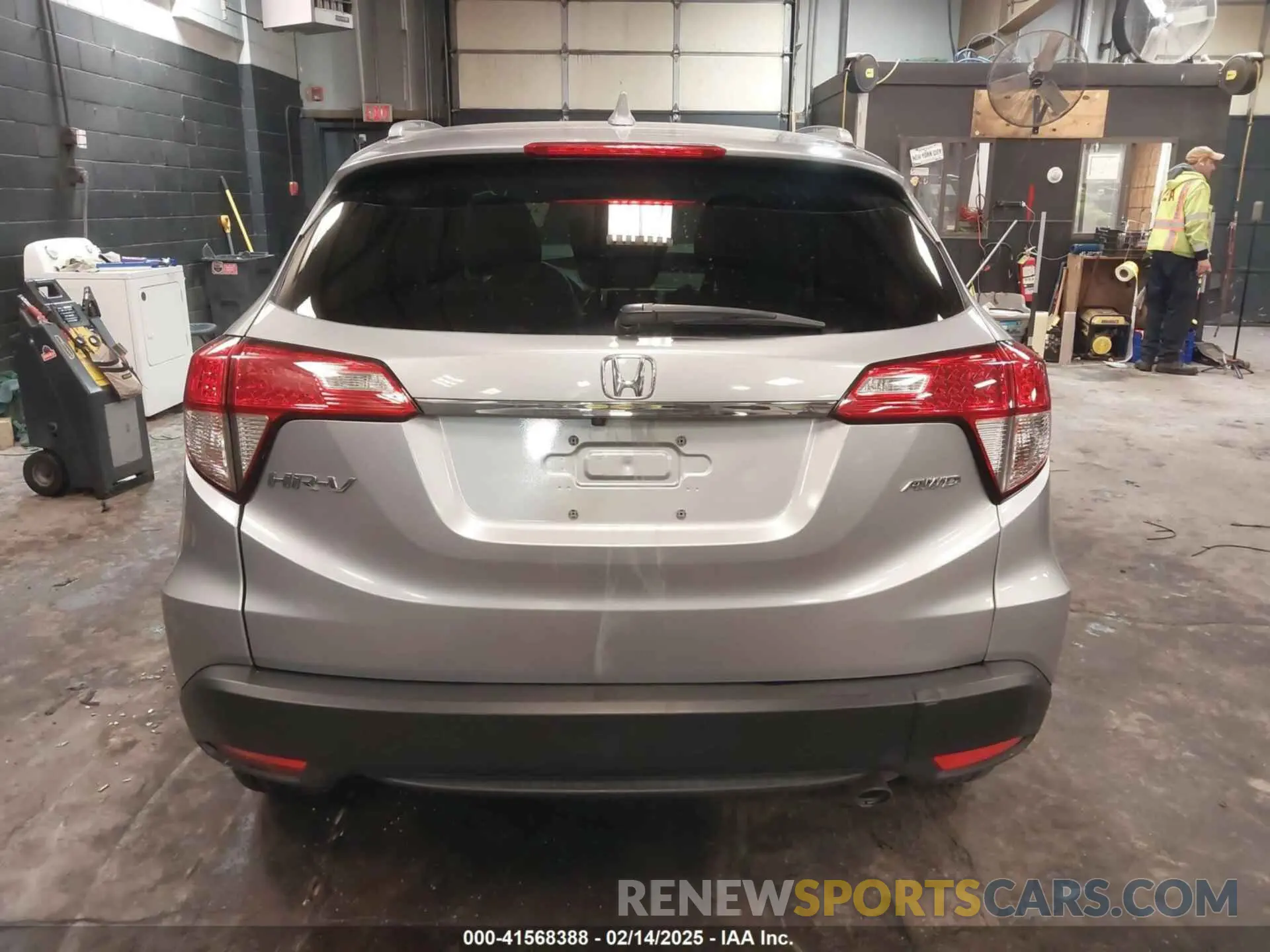 17 Photograph of a damaged car 3CZRU6H57MM750779 HONDA HR-V 2021