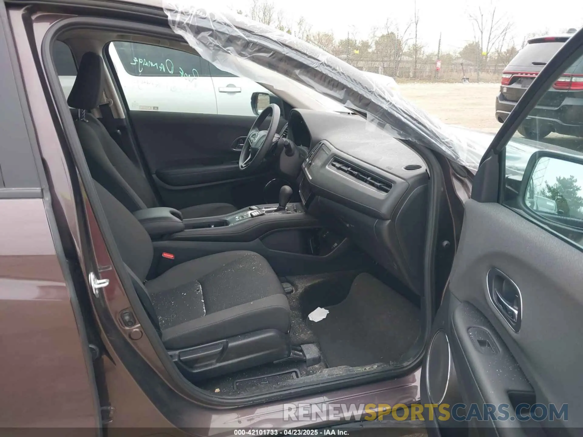 13 Photograph of a damaged car 3CZRU6H58MM720819 HONDA HR-V 2021