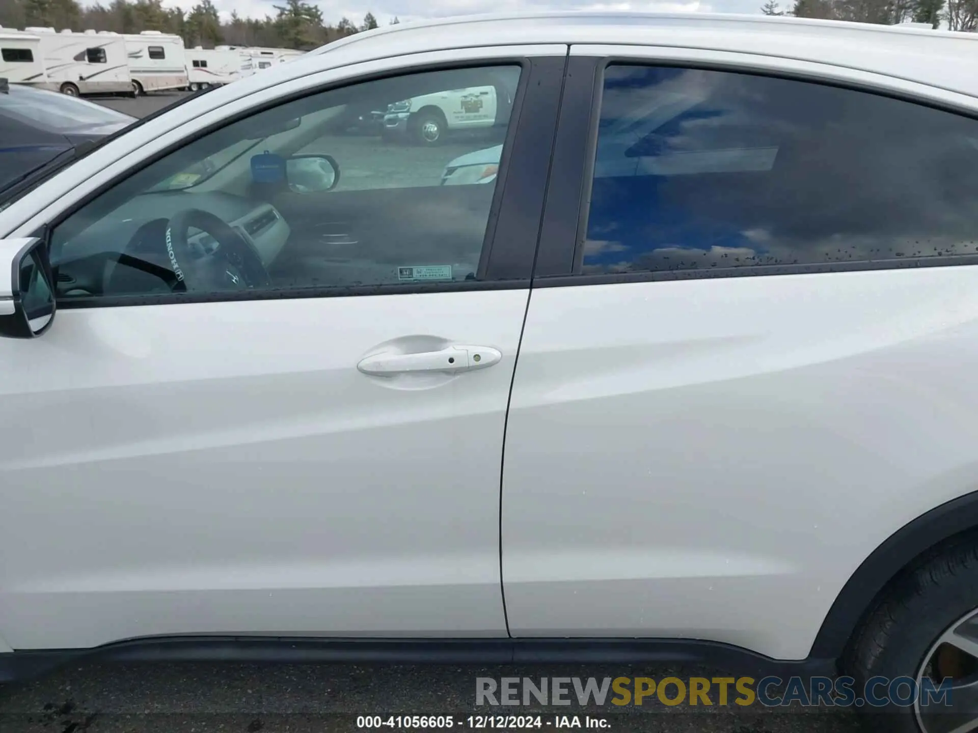 14 Photograph of a damaged car 3CZRU6H58MM743050 HONDA HR-V 2021