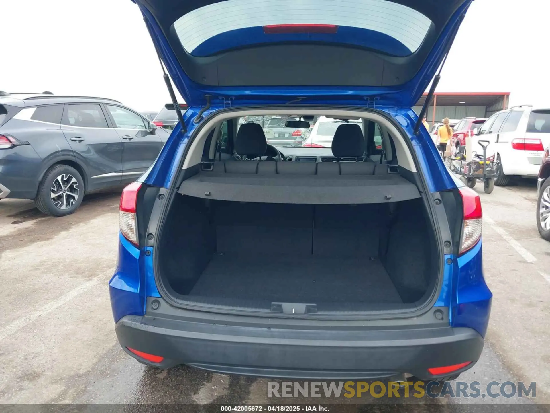 17 Photograph of a damaged car 3CZRU6H59MM735958 HONDA HR-V 2021