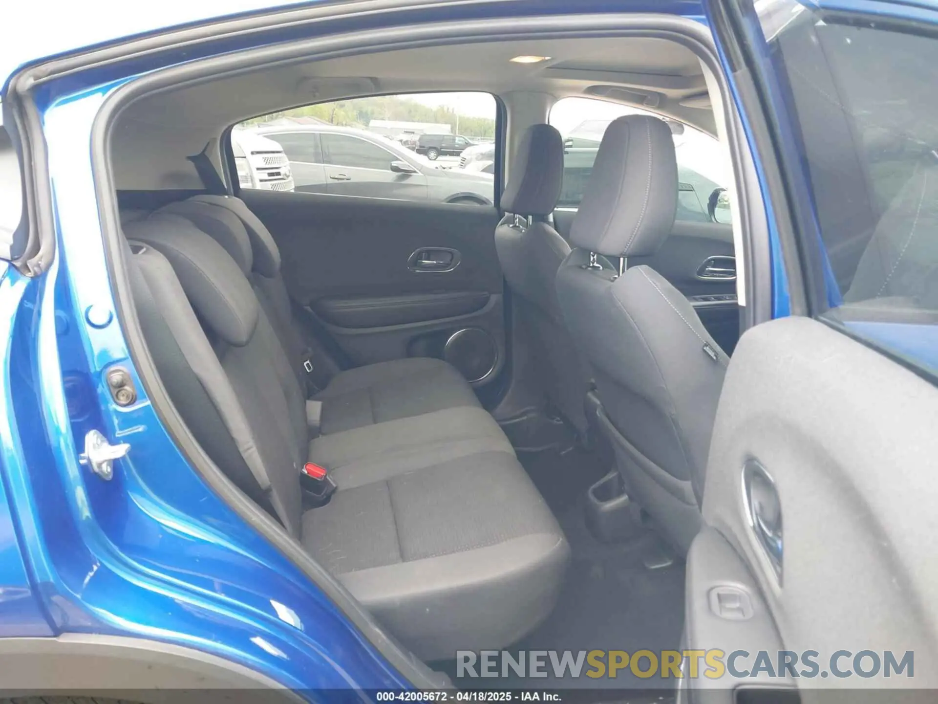8 Photograph of a damaged car 3CZRU6H59MM735958 HONDA HR-V 2021