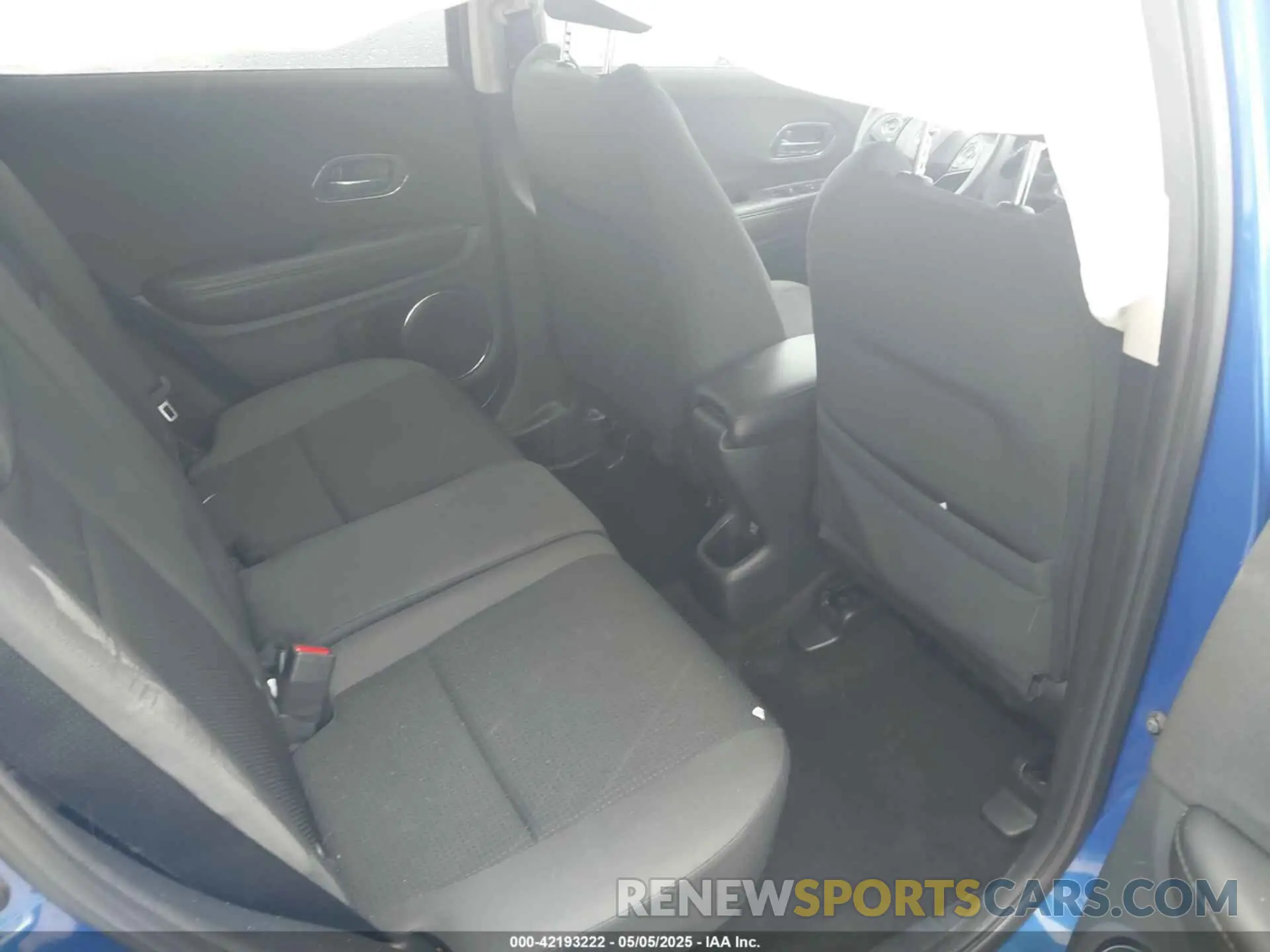 8 Photograph of a damaged car 3CZRU6H59MM745809 HONDA HR-V 2021