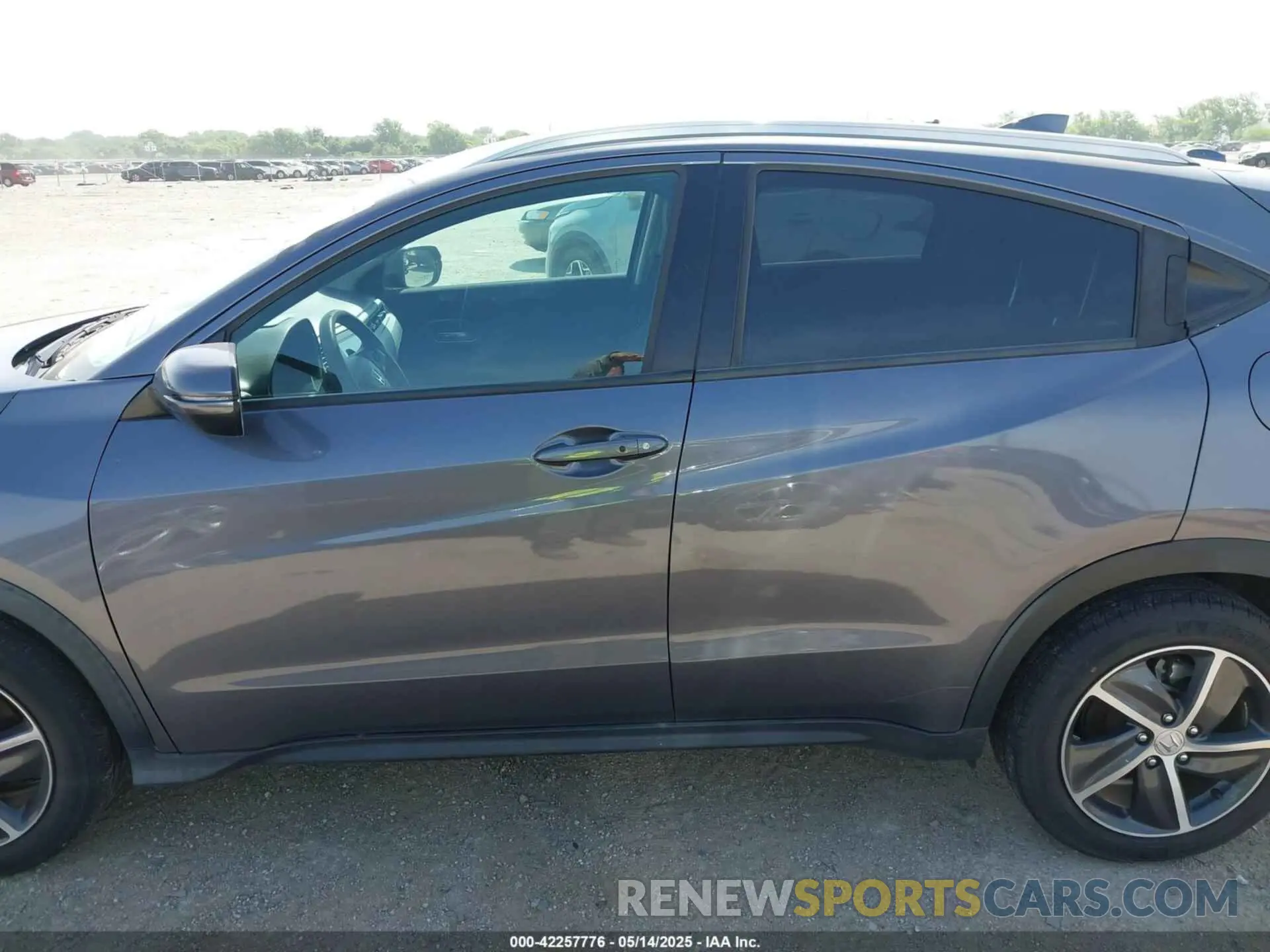 14 Photograph of a damaged car 3CZRU6H5XMM755751 HONDA HR-V 2021