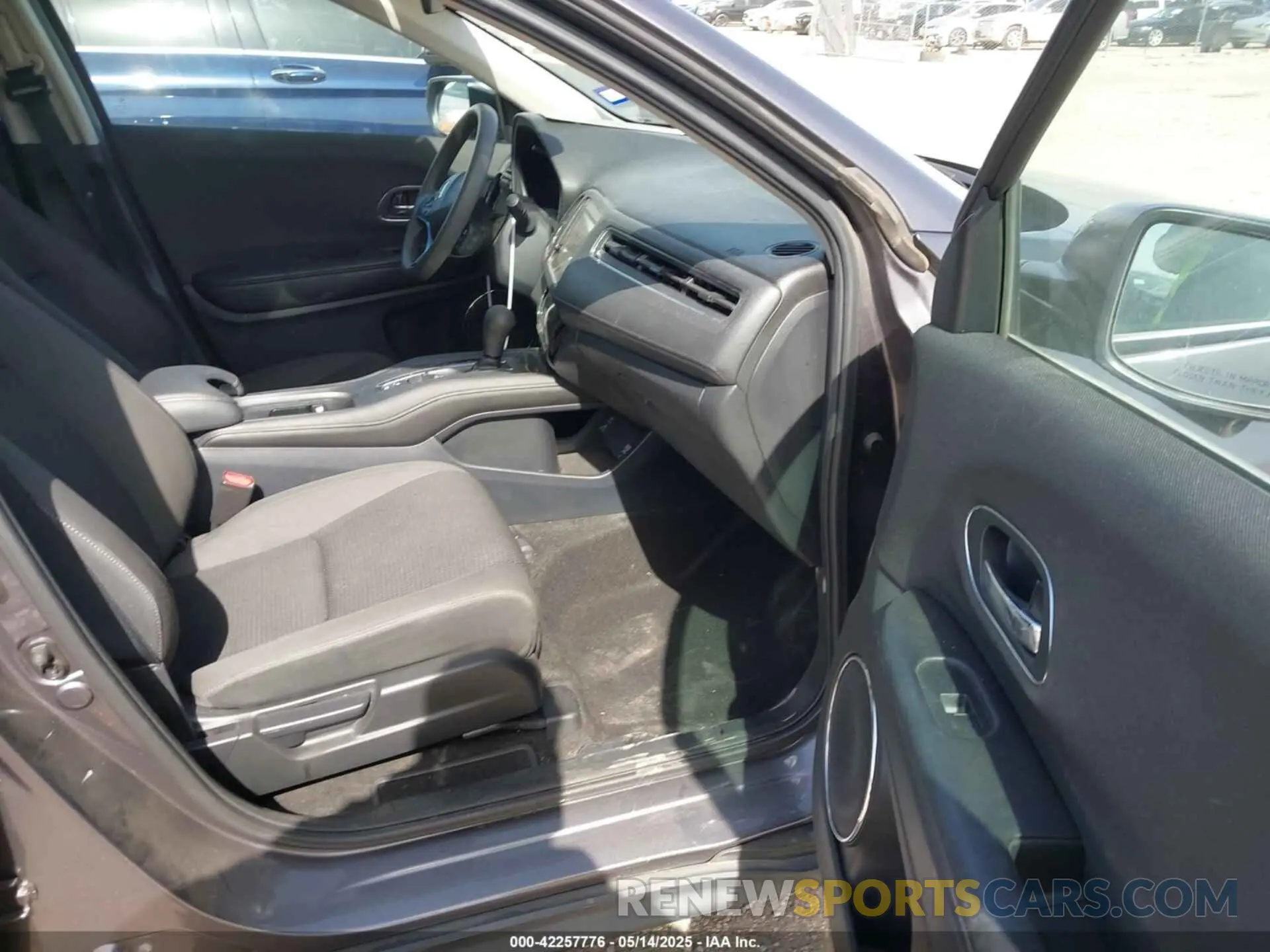5 Photograph of a damaged car 3CZRU6H5XMM755751 HONDA HR-V 2021