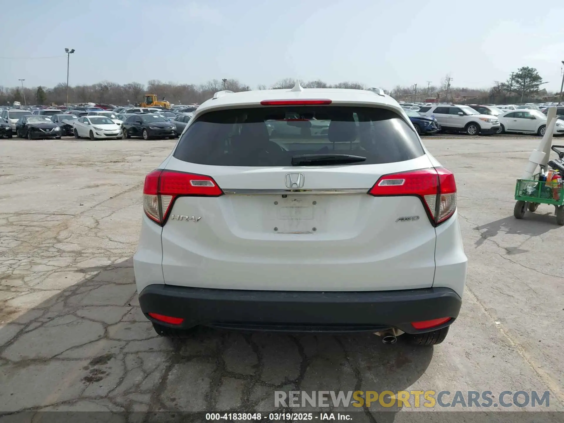 17 Photograph of a damaged car 3CZRU6H72MM739898 HONDA HR-V 2021