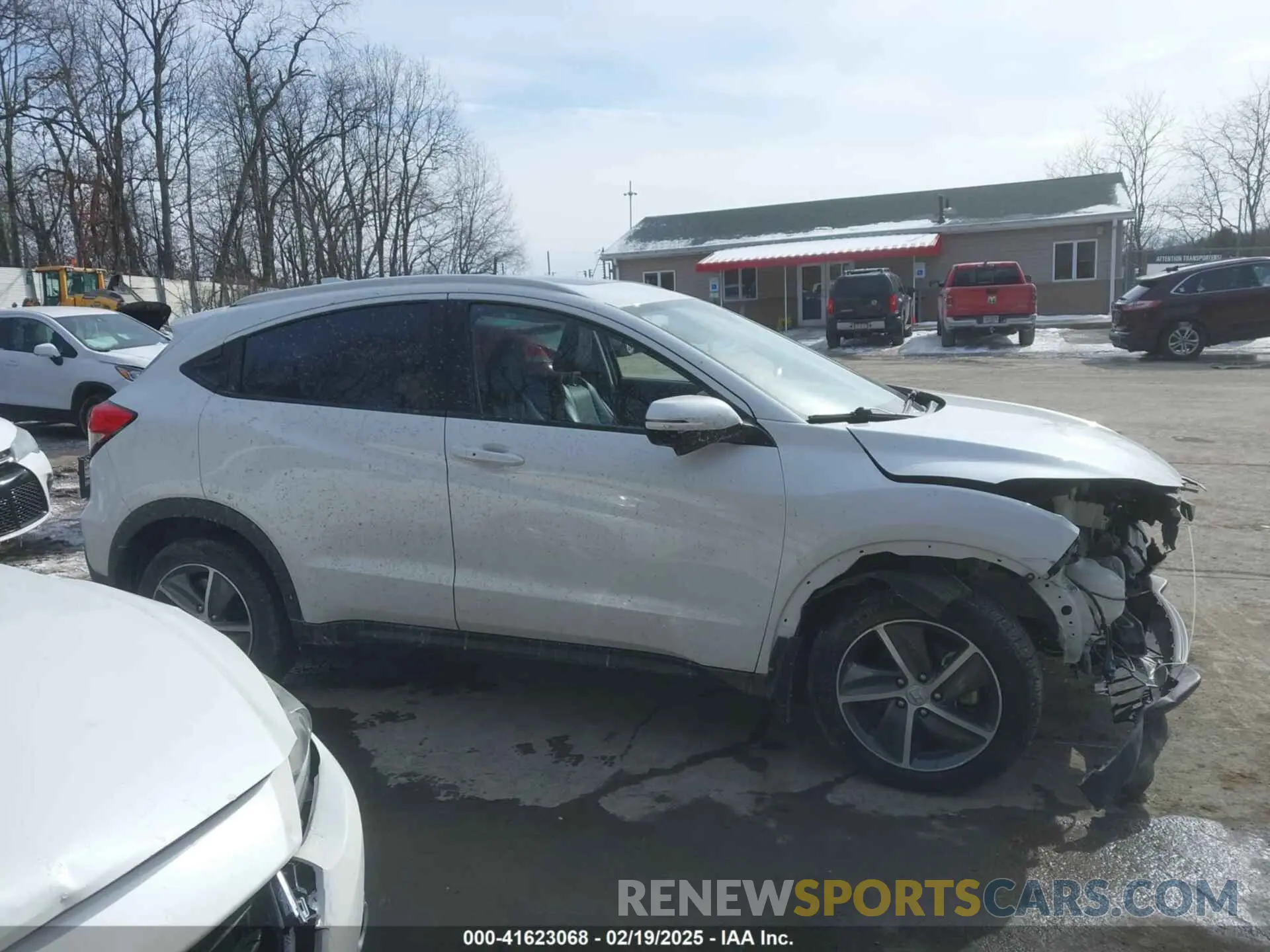 14 Photograph of a damaged car 3CZRU6H7XMM739955 HONDA HR-V 2021
