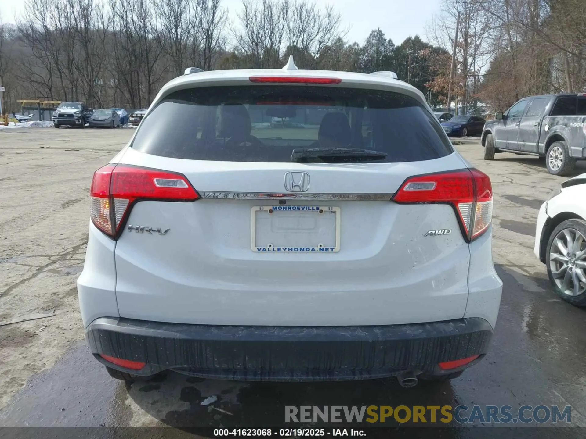 17 Photograph of a damaged car 3CZRU6H7XMM739955 HONDA HR-V 2021