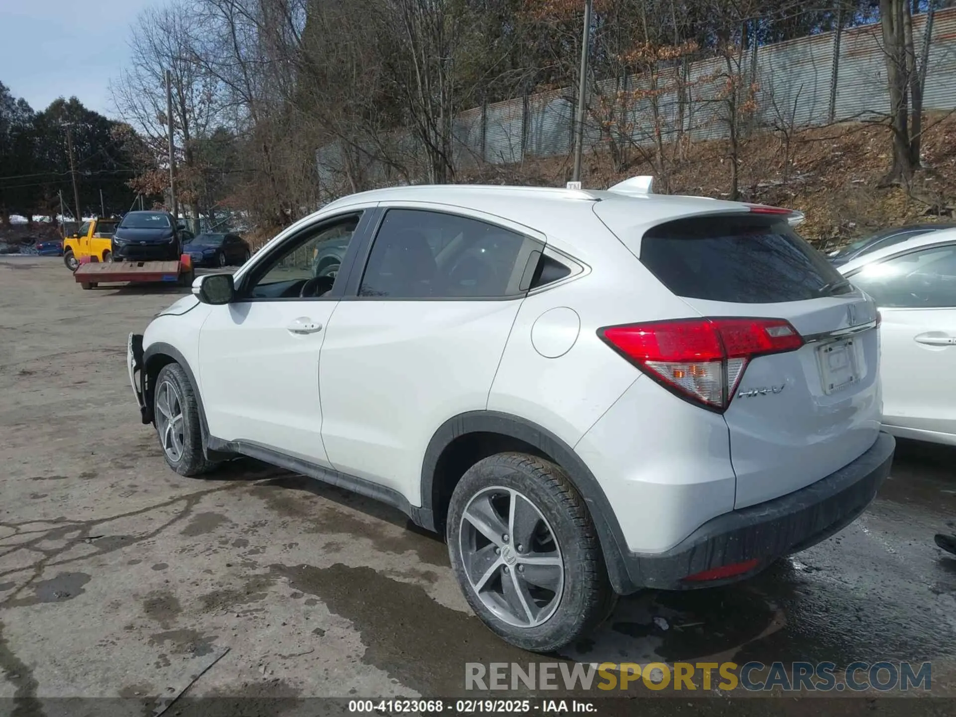 3 Photograph of a damaged car 3CZRU6H7XMM739955 HONDA HR-V 2021
