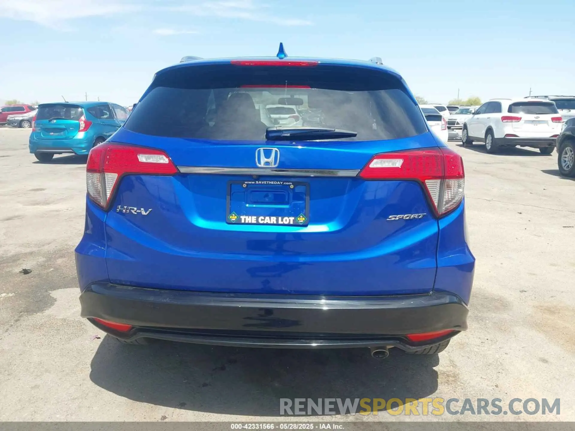 17 Photograph of a damaged car 3CZRU5H11NM702557 HONDA HR-V 2022