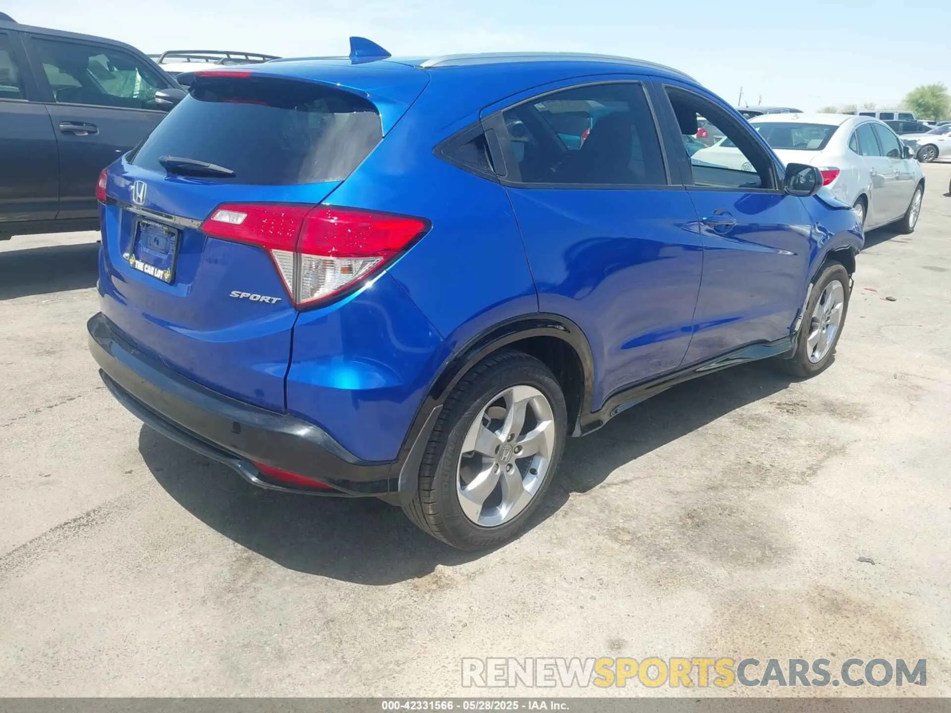 4 Photograph of a damaged car 3CZRU5H11NM702557 HONDA HR-V 2022