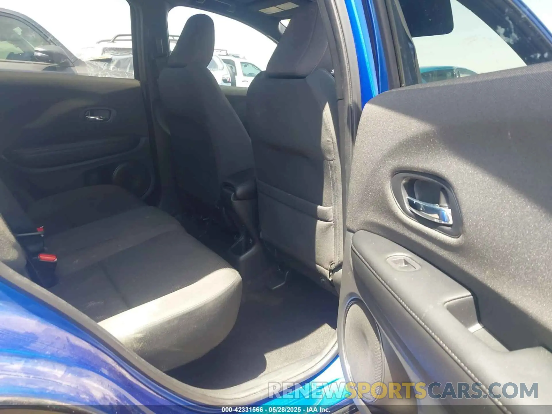 8 Photograph of a damaged car 3CZRU5H11NM702557 HONDA HR-V 2022