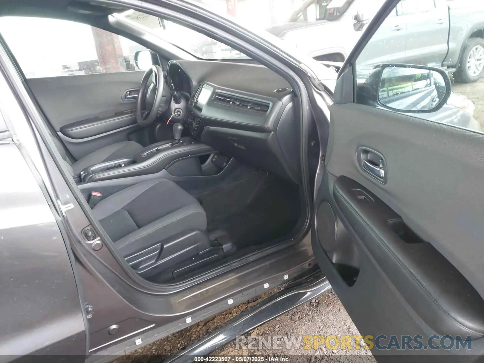 5 Photograph of a damaged car 3CZRU5H12NM714426 HONDA HR-V 2022
