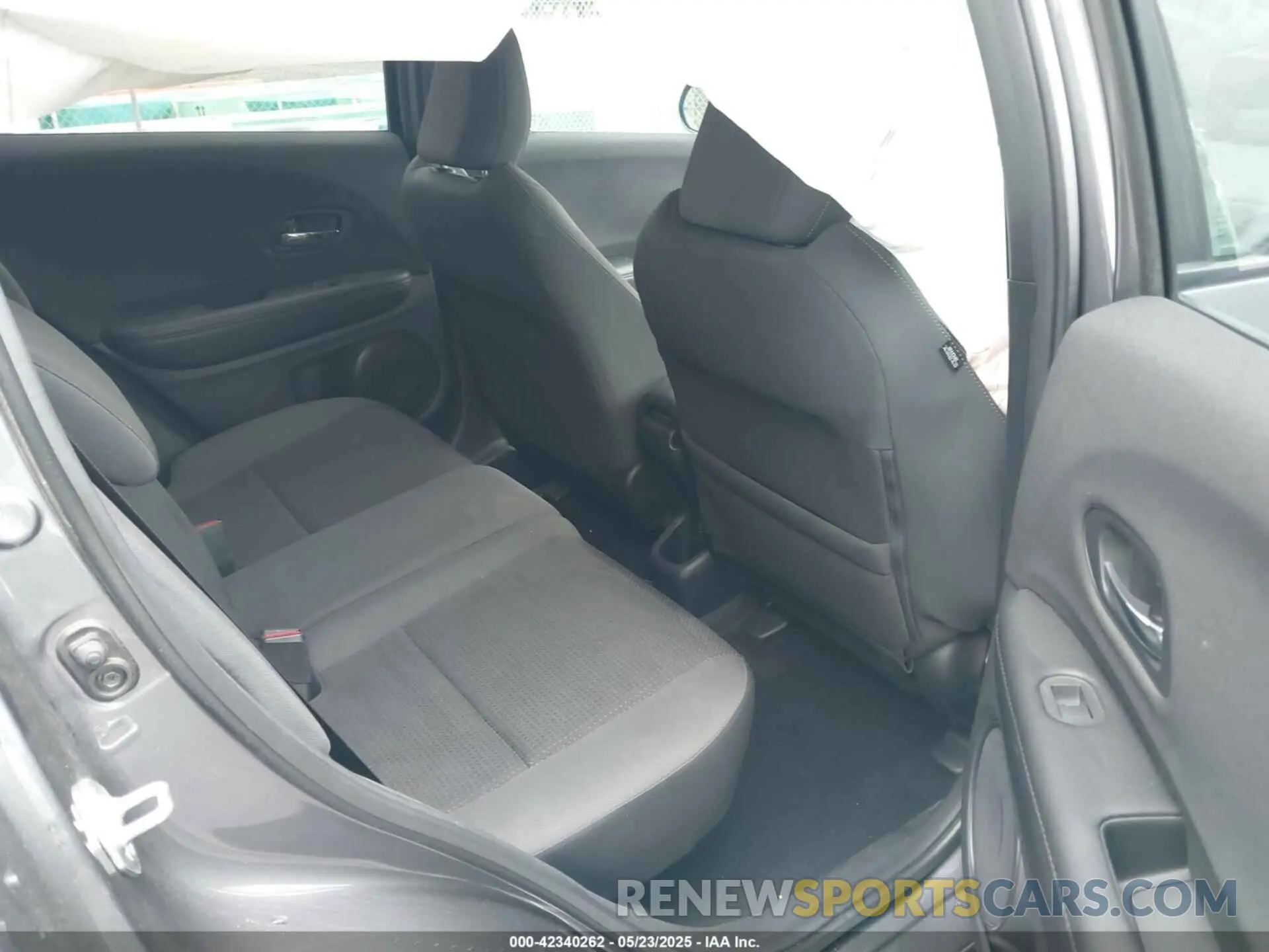 8 Photograph of a damaged car 3CZRU5H12NM729184 HONDA HR-V 2022
