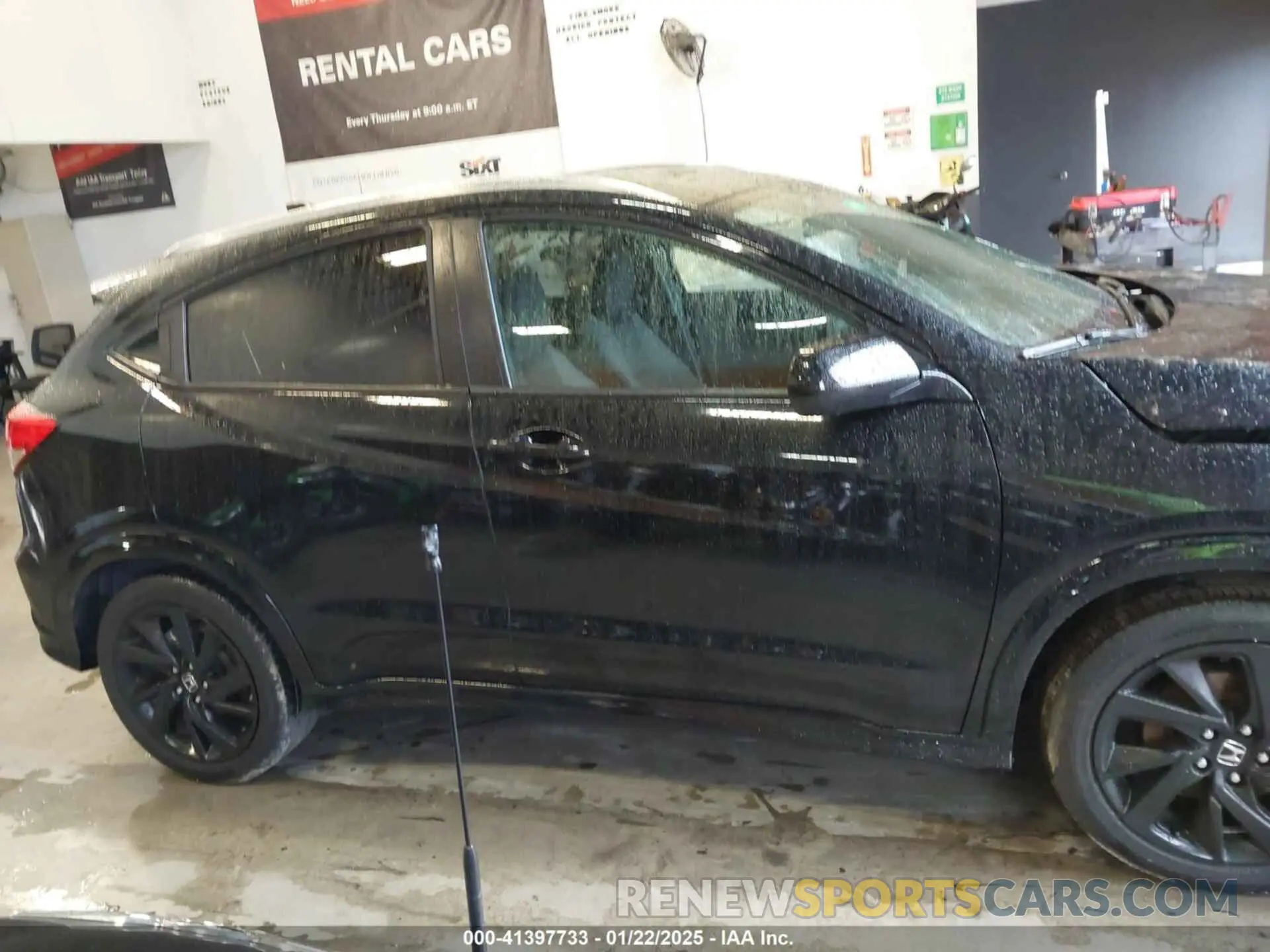 14 Photograph of a damaged car 3CZRU5H13NM741487 HONDA HR-V 2022