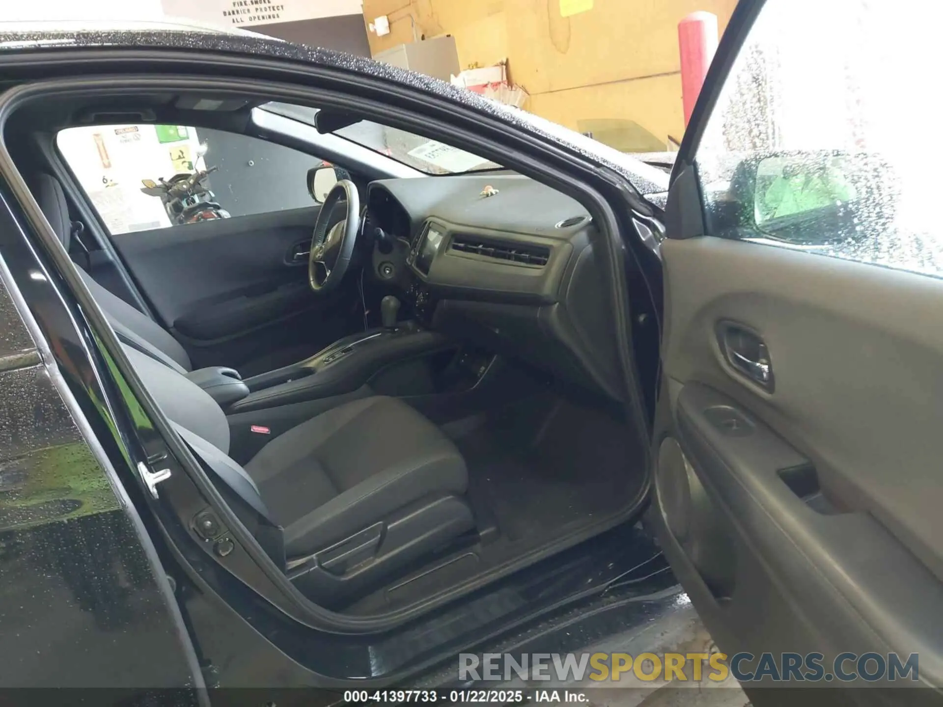5 Photograph of a damaged car 3CZRU5H13NM741487 HONDA HR-V 2022